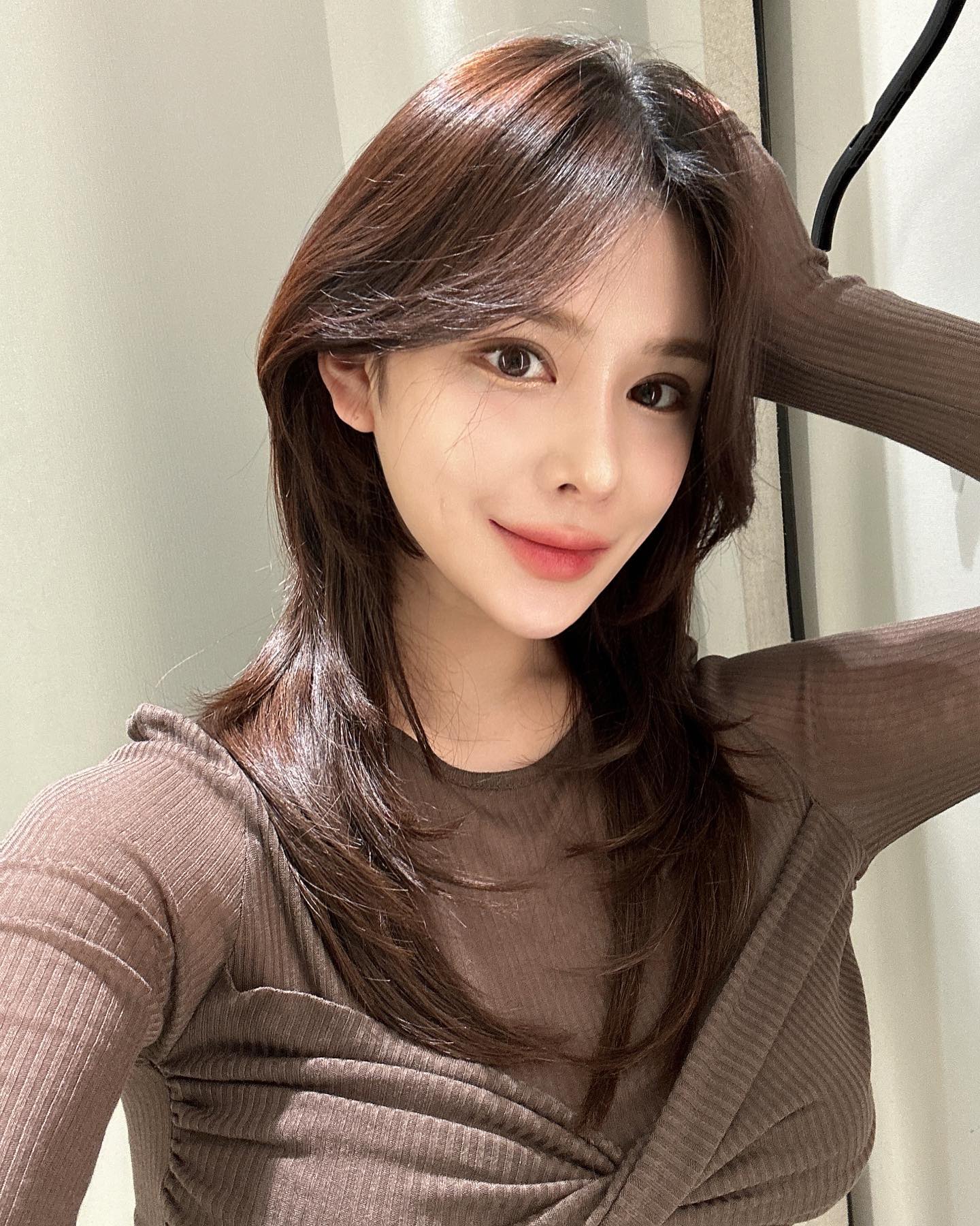 요러분 여러분 요번에 제가 받은 시술 엄청 궁금해하셔서 
정보 남겨드립니다🧏‍♀️

#쥬베룩볼륨 이라는 시술이에요 필러 옛날에 맞고 
바로 녹인 경험이 있어서 무서웠는데 이거 진짜 효과 최고👍
옆볼이 꺼져서 늙어보였는데 자연스럽게 채워져서 기분도 최고!!
원장님 징짜 최고에요🫶 

#청담데이원 #쥬베룩 #쥬베룩볼륨 #청담피부과