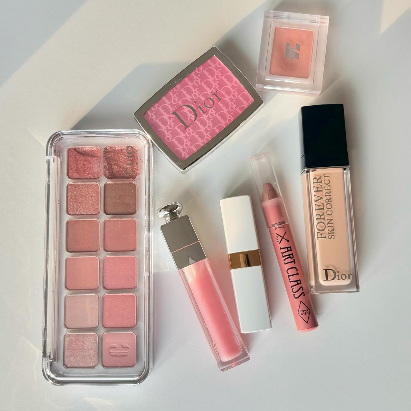 My daily makeup items💝