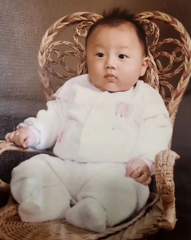나는 남편의 과거에 함께하지 못했기에
움직이는 어린 윤이가 궁금해서
남편의 어릴적 모습을 담아 만들었다.
귀여워😆