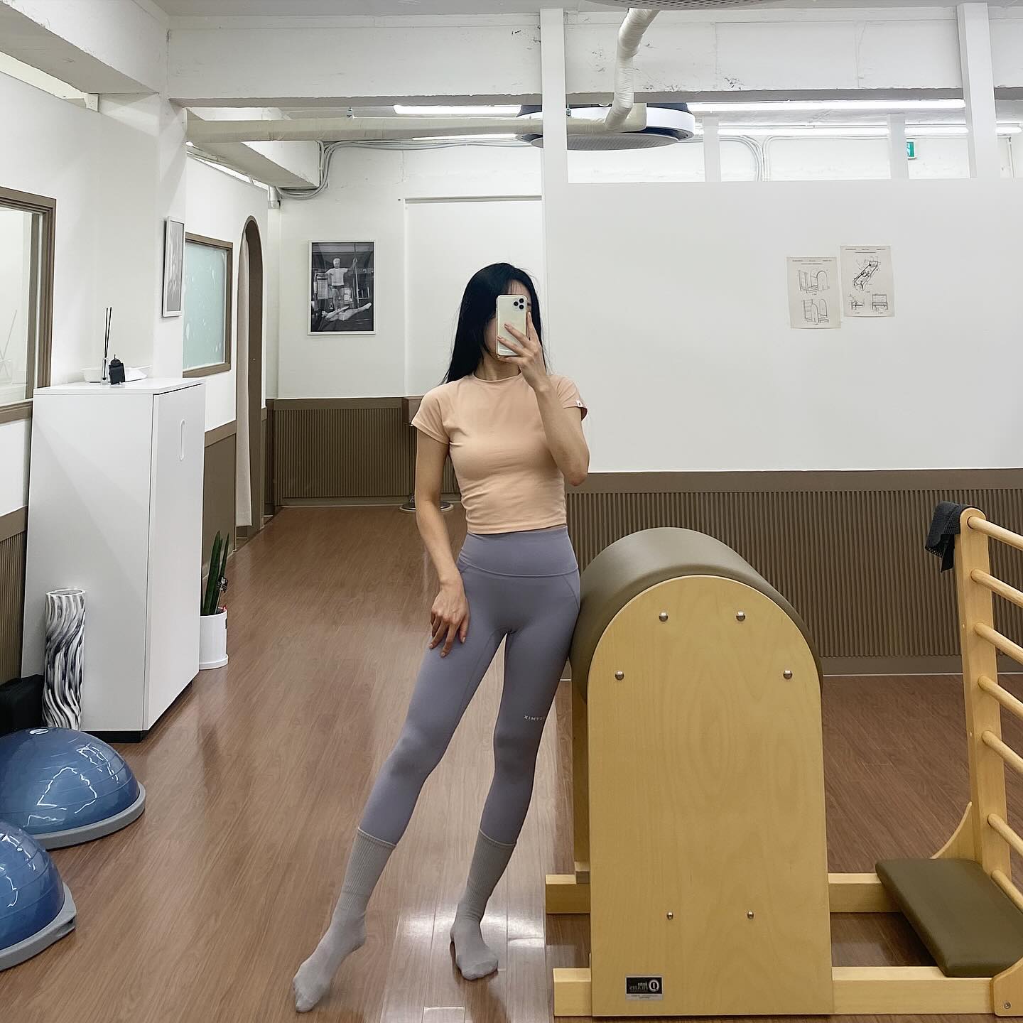 사진은 언제지??! ㅎㅎㅎ
오늘도 회원님들 덕분에 좋은 기운 나누기
근력도 키우고 자세도 잡아드리고 
그룹수업도 즐겁게 (추워서 몸이 쉽지 않지만😅)
월요일 수업 끄__읕😌