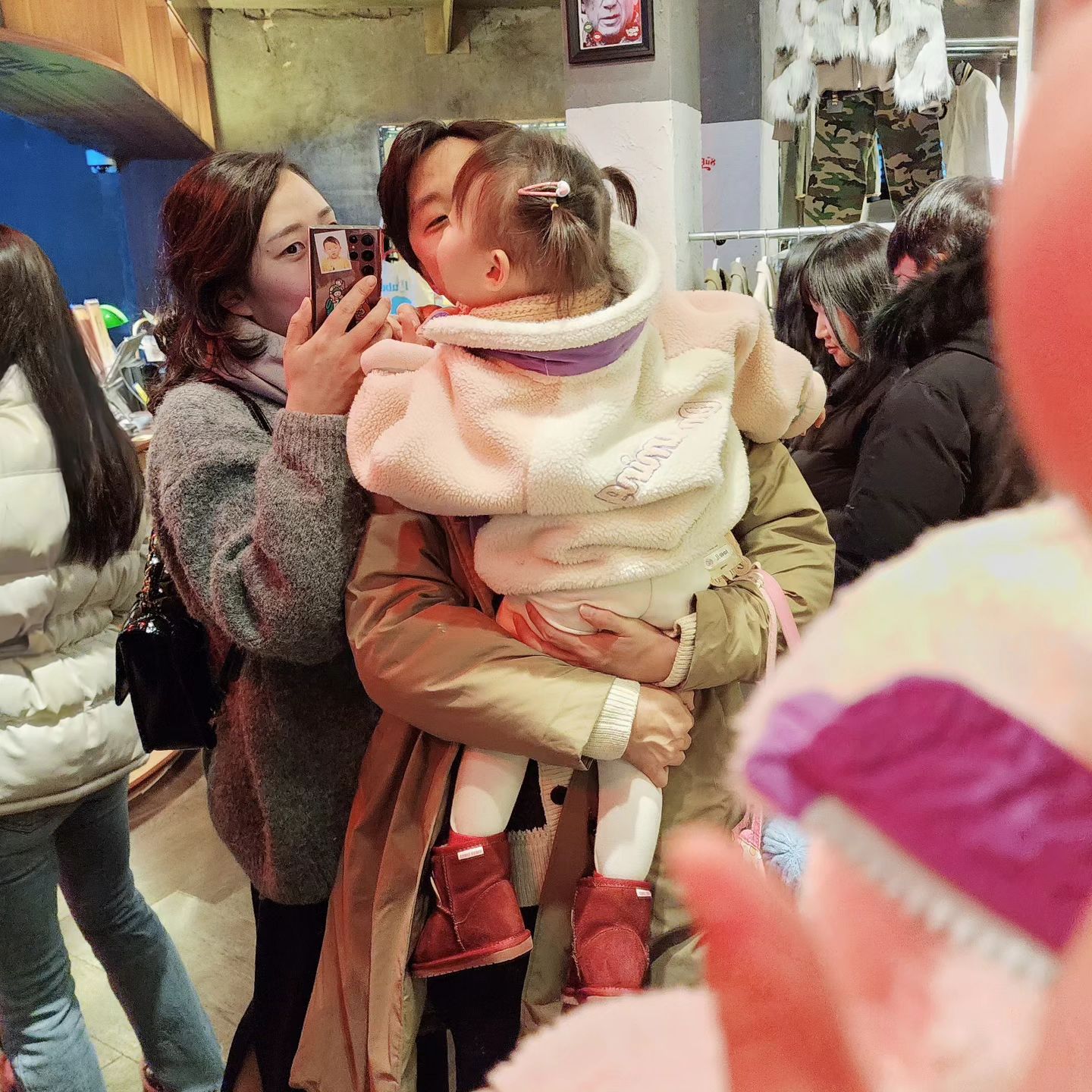오늘의 하이( ˇ͈ᵕˇ͈ )🤍⁣⁣⁣⁣ +738⁣
셋이함께하는 반짝반짝 서울데이튜는 너무너무행복해⋆ ₊ ﾟ
⁣
⁣
⁣
⁣
⁣
⁣
⁣
⁣
#아기스타그램 #아기옷 #아기모델 #육아용품 #육아맘 #아기랑놀기 #baby #cute #아기와갈만한곳 #아기놀이 #어린이집적응기 #딸스타그램 #딸바보 #딸 #육아 #육아소통 #육아스타그램 #육아템 #맘스타그램 #맘소통 #21개월아기 #22개월아기 #24개월아기 #엄마까투리 #뽀로로 #일상 #일상스타그램 #김하이 #하이스타그램🤍