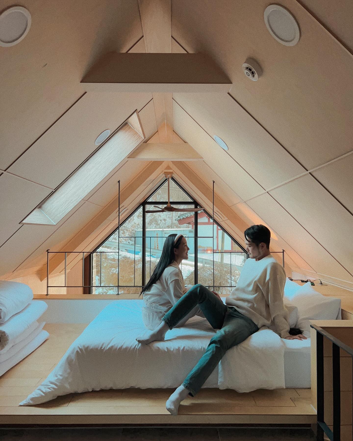 우리 우정 뽀에버 👊🏻

gihonest 

📍 홍천 반스힐 리조트 sarahkim6090 
📍 16반 방
✔️풀빌라와서 스파링 중
✔️스파? 자쿠지도 할꺼임
✔️사이좋음 매우좋음

#은비네기호식품 #bee_ho #신혼부부
#홍천펜션 #홍천풀빌라 #홍천여행 #강원도여행
#셀피 #selfie #반스힐리조트