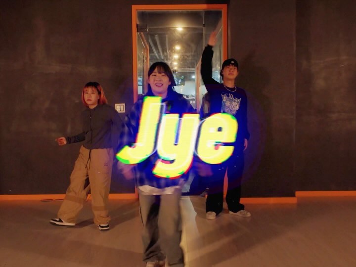 좋아하는 노래랑 애정하는 사람들 💨🤍

비 오는 날인데도 불구하고 좋은에너지 보여준
꾸러기들 항상 감사해요 🩵

📍 imnewdance_official 
🎧 chrisbrownofficial #sensational 

#jye #jyechoreography #dancer #choreo #choreography #imnew #imnewdance #follow #like 
#chrisbrown #davido #lojay #sensational #kpop #song 
#코레오 #아임뉴댄스 #안무가 #안무