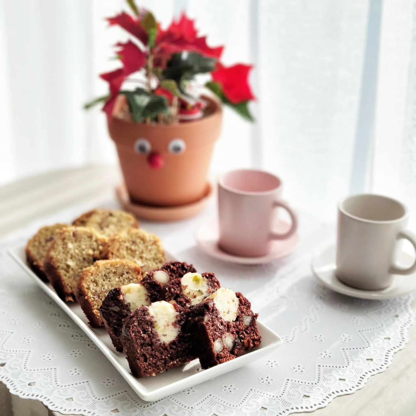 #협찬 
설탕은 덜어내고 건강한 든든함 가득한 파운드케이크🍰
바른제빵소가 만든 파운드케이크는 달라요 달라🤗
일반, 키토, 단호박, 초코, 말차, 레드벨벳으로 골라먹는 재미까지
메이플시럽이나 무설탕잼이랑 먹어도 맛있는데 전 그릭요거트가 
제일 맛나더라구용😍😍

✨️바른제빵소는 다릅니다✨️

✔️오트밀과 아몬드가루로 만들어서 건강한 파운드케이크‼️
✔️포만감이 풍부하고 식이섬유도 풍부‼️탄단지가 골고루‼️
✔️밀가루가 들어가지 않아 밀가루 거부감있으셔도 섭취가능‼️
✔️100% 천연버터‼️프랑스 엘르고메버터와 뉴질랜드 앵커버터만 사용‼️
✔️비정제 설탕인 마스코바도 (100%사탕수수원당) 사용‼️

🔸️건강한 먹거리를 찾으시는분
🔸️식단관리를 하시는분
🔸️밀가루를 드시면 속이 불편하신분
🔸️아이에게 건강한 간식을 제공해주시고 싶으신분

📍바른제빵소와 함께 건강한 파운드케이크를 즐겨보세요🤗🤗🤗

#바른제빵소 #글루텐프리 #저탄고지 #식사대용 #2023대전빵축제참가업체