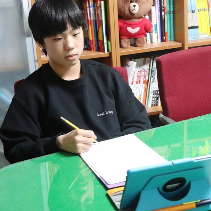 #협찬 #광고

겨울방학 엠베스트로 중등인강 심화 수업을 듣고 있다.
영재고및 특목고 입시에 특화된 콘텐츠라 고등과학, 수학을
예습할 수 있는 강좌가 알차다.

예비중3.. 입시설명회를 다녀왔더니 더 긴장되고 할게 많지만
차근차근 올겨울 엠베스트 중등인강으로 심화수학과 
화학, 물리, 생명과학까지 알차게 공부하고 있다.

아이도 입시설명회 다녀오더니 공부모드 탑재중...ㅋㅋ

 #엠베스트 #겨울방학
#특목고 #자사고 #외고 #과학고 #영재고 #영재학교
#특목고준비 #영재고입시#중등인강 #중학생인강 #중학교인강
 #중등인강추천 #중학인강 #입시대비 #입시준비 #중등수학
#중학교겨울방학 #중학생겨울방학 #겨울방학공부#예비중3
#겨울방학계획 #자기주도학습 #중학생공스타그램 #중학생공스타