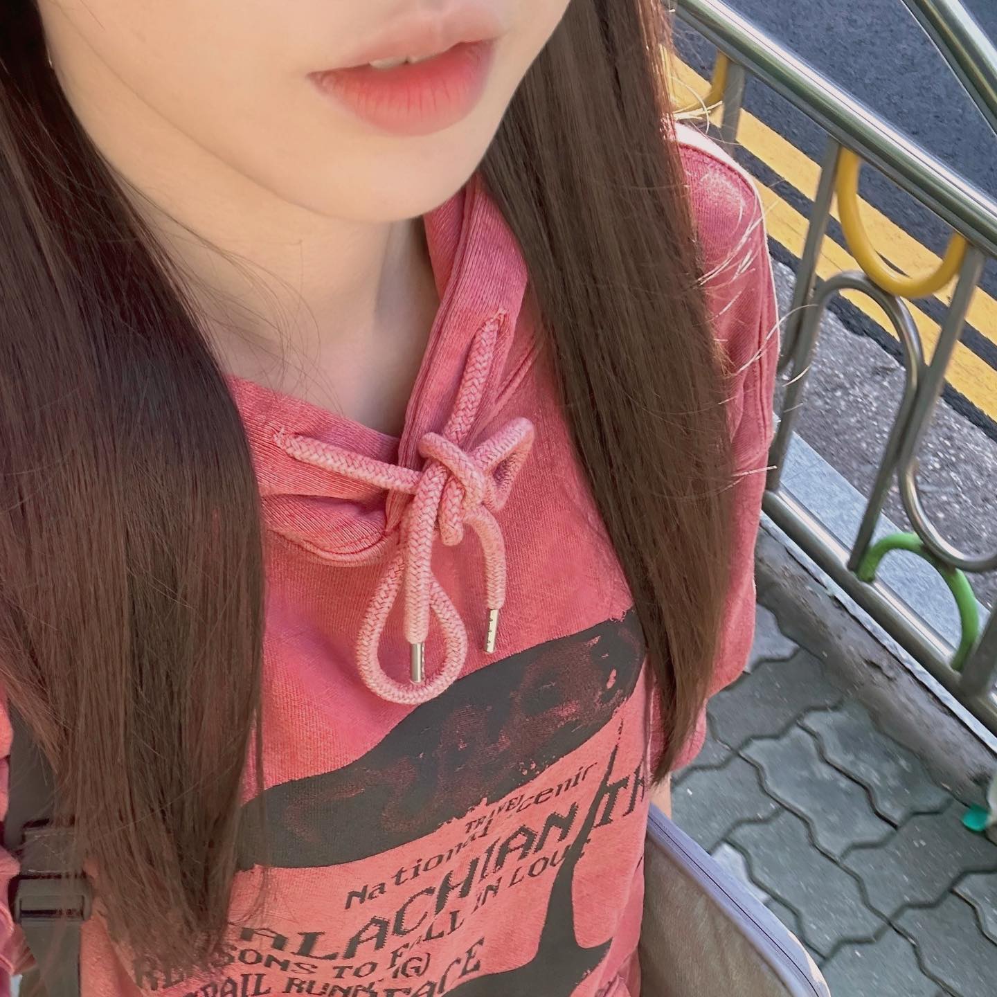 .
셀카 공격 (넘김 주의) 

옷 색이랑 입술색 비슷하면 기분 좋음