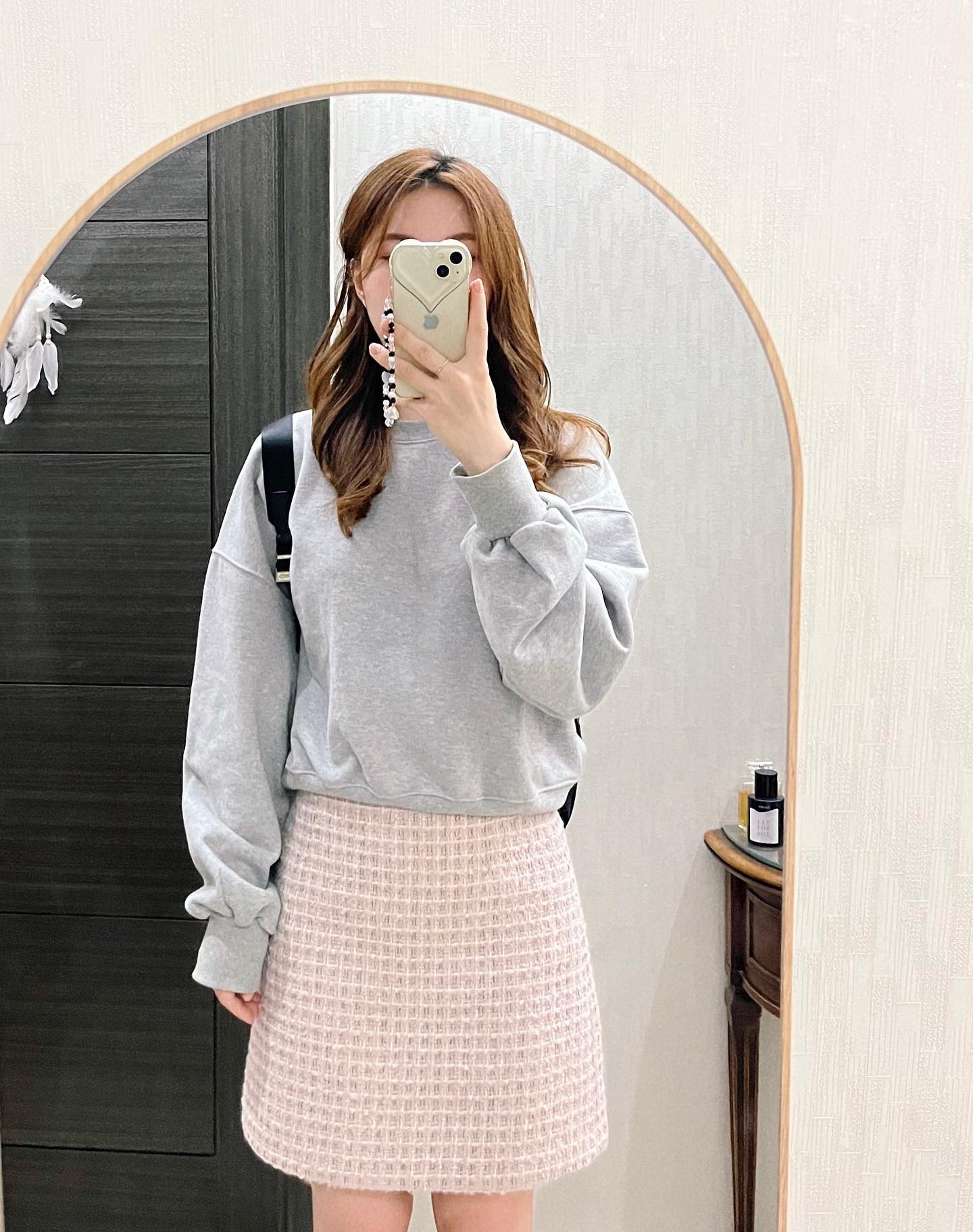 오늘부터 트렌치 오픈한 👗 ᩚ #트렌치코트룩 
⠀
요즘 맨투맨에 푹빠져있어요..💘 맨투맨마다
핏도 다르고 컬러도 다르고 길이도 다르고 ..😚
#맨투맨돌려입기 피드에 자주올라올것 같은.. ~❤︎❤︎