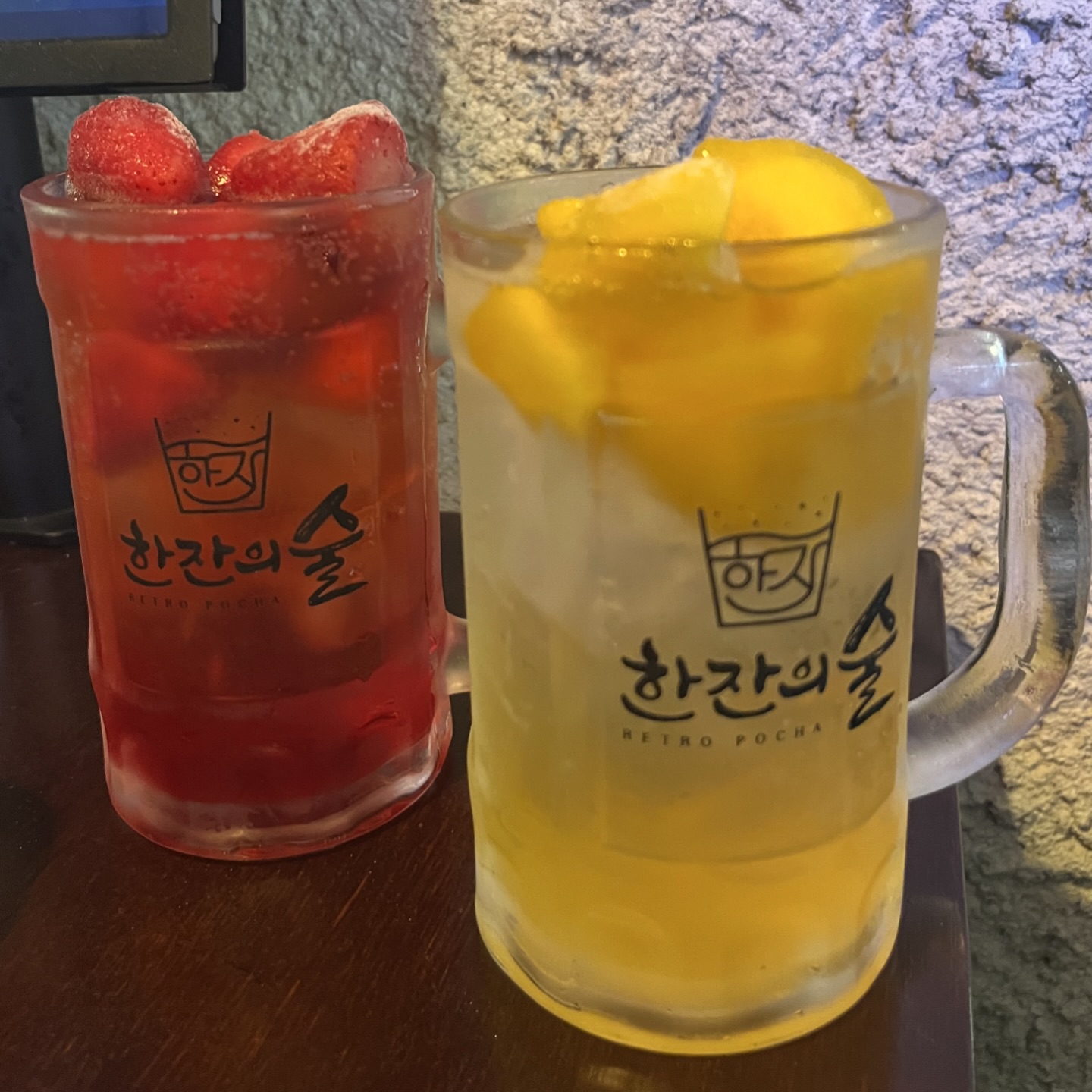 #협찬 한잔의술 건대점🍻
hanjansul_kd

📍서울 광진구 아차산로33길 36 1층

건대입구역 인근에 위치한 분위기 좋은 대형포차 #한잔의술건대점

1,2,3층 사용 일반테이블 좌식 룸 다양하고 넉넉한 좌 석 구비 회식 모임 데이트 등 방문하기 좋은 건대대형 포차 대표메뉴 닭볶음탕 맛집이고

술안주 퀄리티 좋음!

망고 딸기 하이볼 주문 필수✨

🕰️영업시간 매일 17:00- 05:00
03:50 라스트오더

meogsta 팔로우 하면 다양한 정보를 받아 볼 수 있어요!

-----------------------------------------

더 맛있는 정보가 궁금하다면🤍
meogsta
meogsta

#건대술집 #건대포차 #건대맛집 #건대입구술집 #건대입구데이트 #건대데이트 #서울맛투어