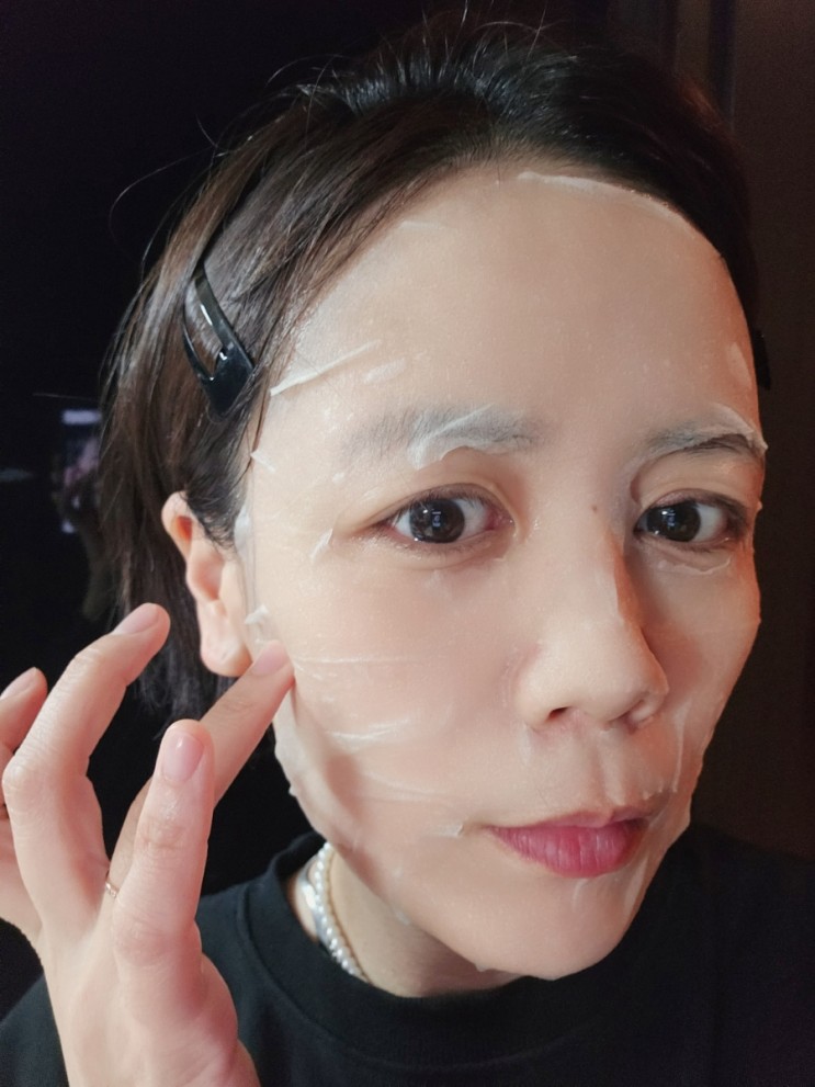 메디큐브 딥 비타C 데일리 미백 퀵마스크 하루 한장 간편하게 뽑아써요.