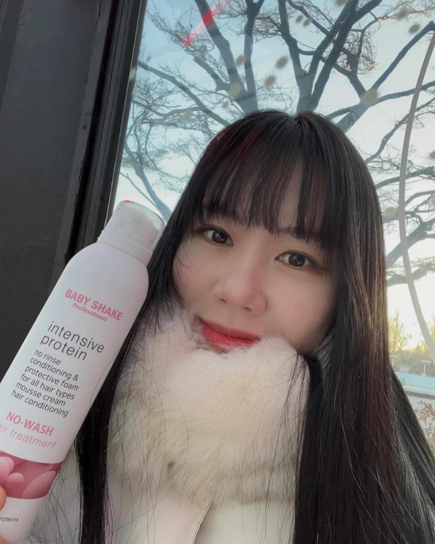 #협찬 #제품제공 
babyshake_tor 

머릿결관리에는 베이비쉐이크💕
손상된머리는 잘돌아오지 않기때문에 자주 관리를 해야하는 번거로움이 있었어요!
✨바쁜요즘! 노워시트리트먼트로 드라이전에 바르기만하면 되서 너무편해요☺️
✨타브랜드는 많은양을 사용해야 효과를 봤었지만 베이비쉐이크는 소량으로도 밀착력이 좋더라구요!! 무스형의 미세한 폼으로 흡수력이 좋고 식물성원료로 사용하여 안전하게 쓸수있다는점!!
✨일상생활에서도 수시로 사용하는데요!! 극적으로 모발이 탱글탱글해지는게 신기했어요!! 바로 찰랑찰랑ㅎㅎ🫢👍
✨끈적임이 적어 손에남는 찝찝함이 없어서 너무좋은거있죠!☺️
✨베이비파우더향이라 은은하게 퍼져 향수가 따로필요없는 향기에요👶🏻
오래도록 사용할수 있도록 이번에 대용량으로 출시했다고 해용!!🙌 머릿결 관리에 소홀했다먼 한번 사용해보세용🧚‍♀️💕

#베이비쉐이크 #노워시 #트리트먼트 #베이비쉐이크트리트먼트 #헤어팩추천 #헤어스타그램 #베이비파우더향 
 #운동 #다이어트 #헬스타그램 #일상 #맞팔 #데일리 #소통 #유산소 #테니스룩 #좋아요 #셀카 #ootd  #셀스타그램 #daily #diet #직장인 #selfie