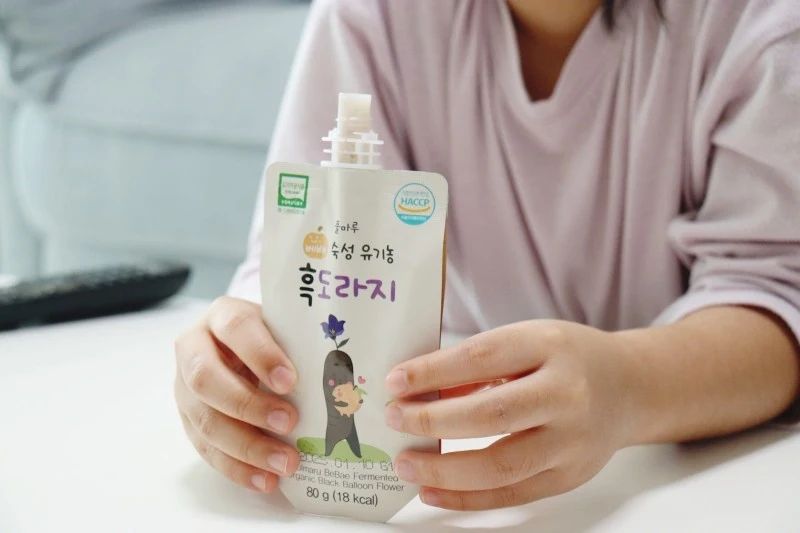 #협찬

3년근 이상 국내산 산도라지를
무농약, 무첨가에 화학처리도 안 한
오가닉 원료에 충남 예산 배로
씁쓸한 맛을 잡아주고요

오랜 숙성으로 도라지 고유의 향과
영양은 풍부하면서 맛은 순하게
도라지배즙효능 챙길 수 있을 것 같아
꾸준히 섭취해보려고요~

#아이기침심할때 #도라지배즙효능 #밤에기침심할때 #풀마루 #김양 #가수김양 #트롯가수김양 #트롯국가대표김양 #고윤성프로_풀마루 #풀마루_고윤성프로
