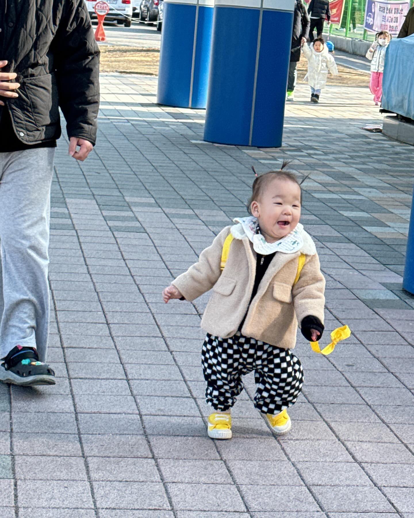👶🏻+507일🫶
마지막 연휴에는 동물원 구경~🤍
엄마 아빠 어릴때부터 가던 ‘패밀리랜드’를 내 애기를 낳고
애기랑 같이 오니까 마음이 몽글몽글🤭
올때마다 새롭네ㅎㅎ
우리공주 많이 돌아디니고 맛있는것도 먹고
즐거운 추억도 만들자~~🤍

#윤서유니#패밀리랜드#동물원#연휴마지막날😭#사람구경👀