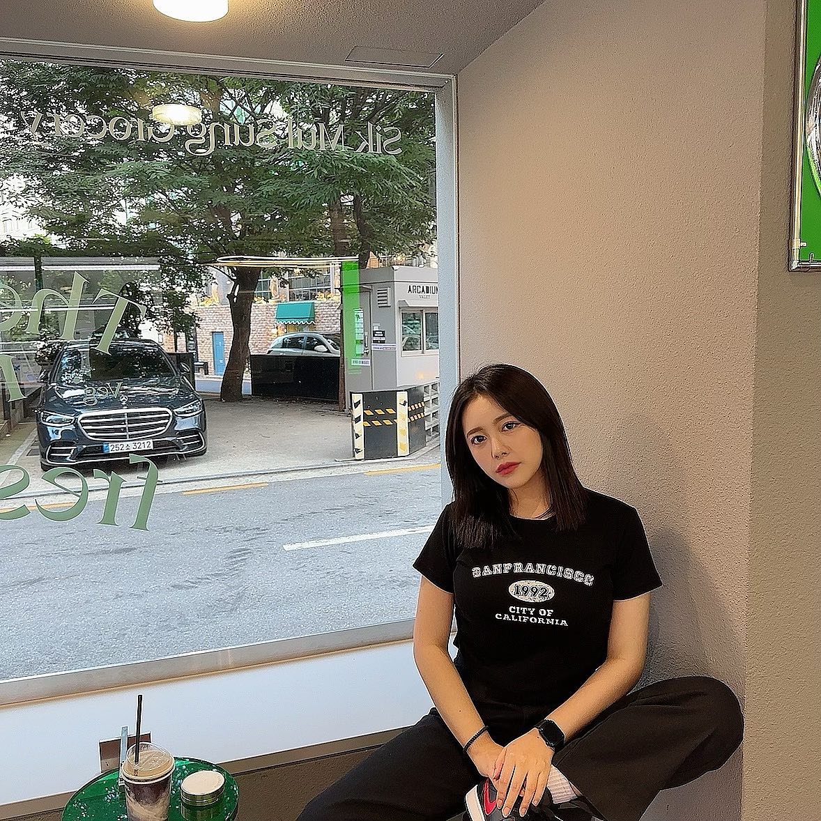 너무너무 더운 여름이다🥹
깔끔하고 귀여운디자인이라 어느옷이든 매치가 잘되는
레터링 티셔츠❤️ 

Top : peachmode_