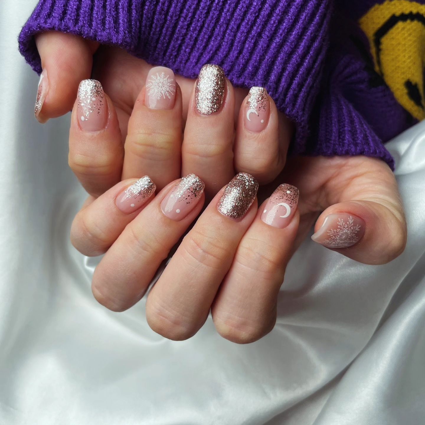 크리스마스 직전에 받은거라
크리스마스 네일을 할 순 없고
겨울 느낌을 포기할 수도 없었다 크크

sim.nail

#겨울네일 #눈꽃네일 #젤네일 #심네일 #일산네일 #문촌마을 #주엽네일