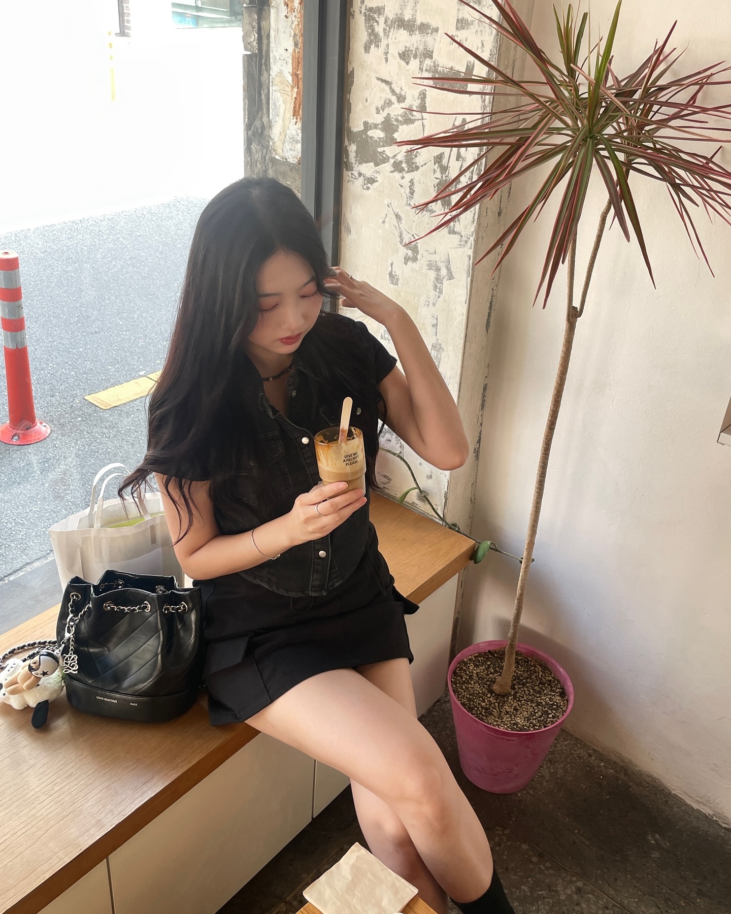 커피도 커피지만 누네띠네 휘낭시에가 넘 생각나 🫶🏻

#대구 #대구카페 #더현대 #리시트 #리시트커피 #daily #cafe #daegu