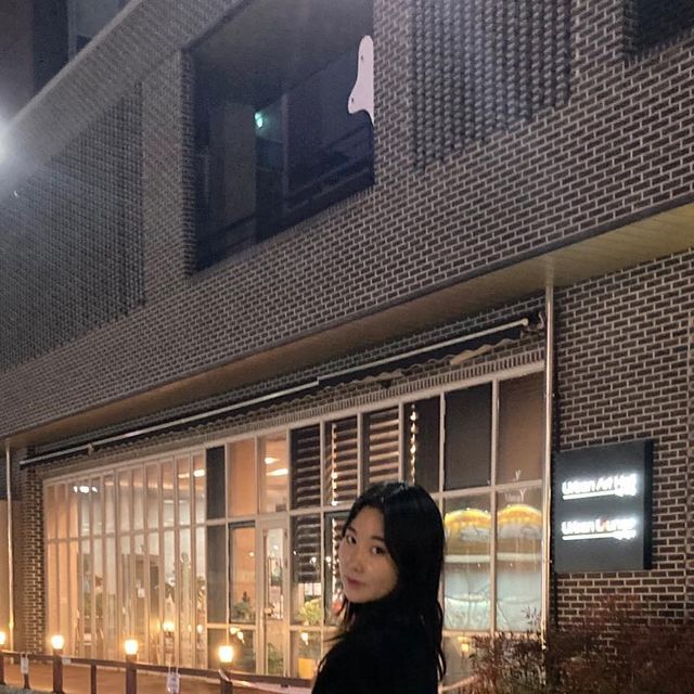 유지혜 on Instagram: "#광고 크리스마스 분위기 뿜뿜~레그워머 너무 귀엽네요~ 날씨가 추워도 레그워머 포인트 포기 못한다...ㅋㅋ 레그워머랑 세트로 신어본 이쁜 구두랑도 너무 잘어울리더라