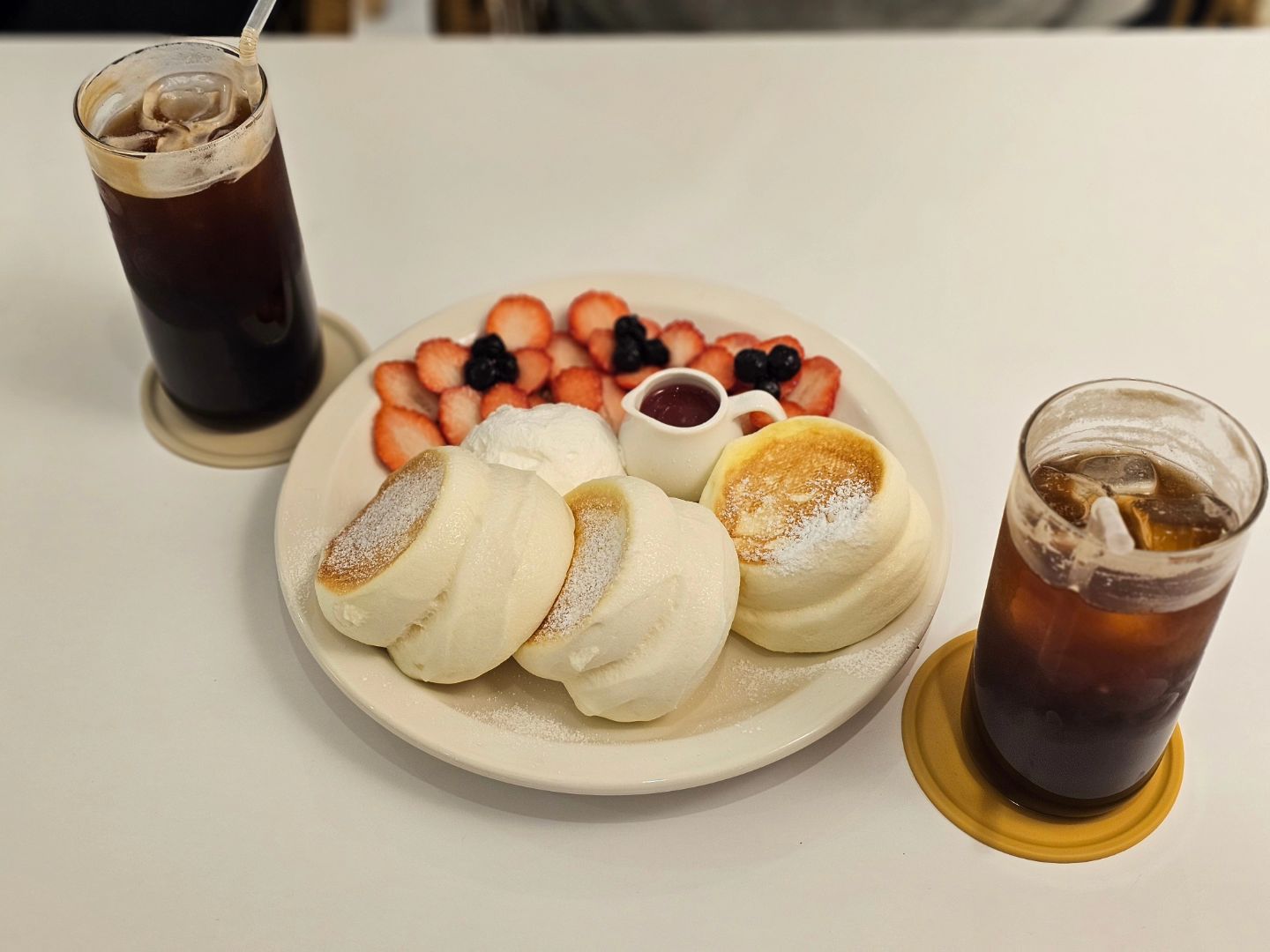역시 맛있는걸 먹어줘야 기분이 좋아진다우 😋
처음 갔는데 수플레 너무너무 맛있다우 👍

.
.
.
.
.
.
.
.
.
.
.
#소과당 #홍대카페 #수플레 #수플레팬케이크 #홍대디저트 #홍대디저트카페 #맛집스타그램 #맛스타그램 #마스타 #맛있다그램 #맛있어 #냠냠 #instafood #foodstagram #food #맛있다 #냠냠쩝쩝 #간식 #간식그램 #간식스타그램 #존맛 #존맛탱 #온더테이블 #커피스타그램 #먹스타그램 #먹스타 #카페스타그램 #카페추천 #맛집그램