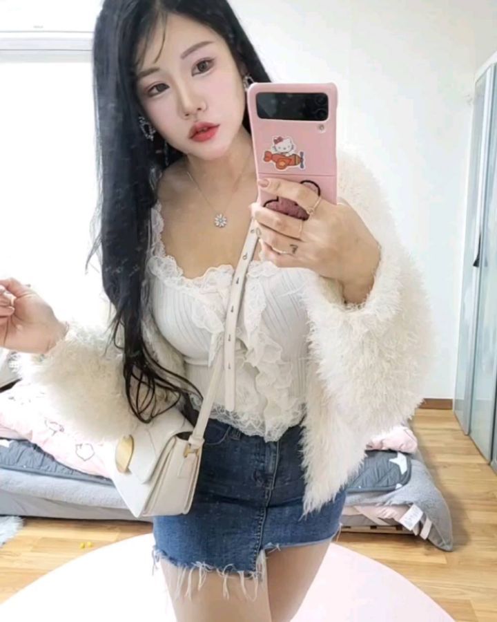 화이트에 청 💙🤍
내가 죠아하능 조합 🙂
.
.
.
잠이 안와서 사진보다 그냥 올림,,, ㅎㅎ
낮잠을 자는게 아니어써....🤦‍♀️