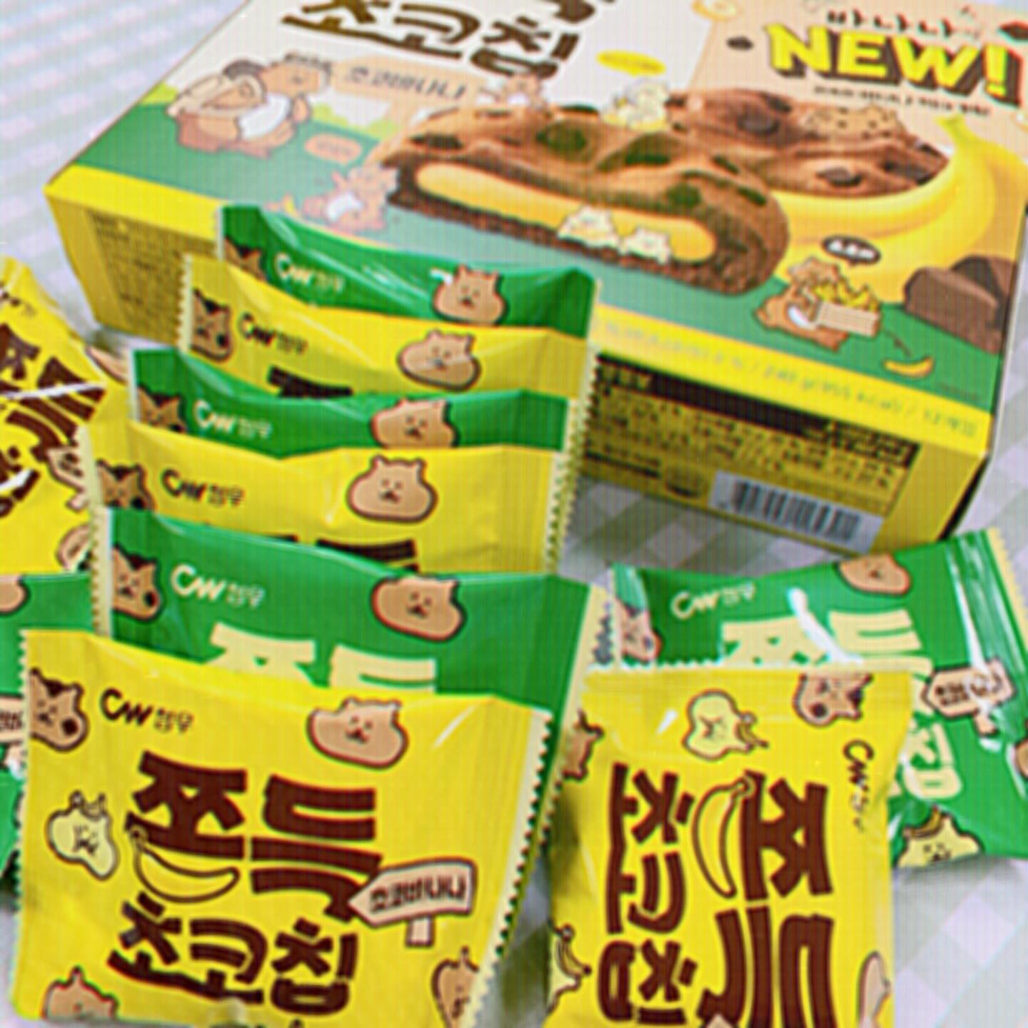 .
마감이 코앞인데…… 일은 안하고 간식 삼매경.
신상이라고해서 주문했지요~ 초코 바나나맛🍌커피맛 ☕️
원래 군것질 잘 안하는데 가끔씩 당 떨어질때 쫀득 초코칩이 최고👍🏻

#광고아님 #협찬아님 #쫀득초코칩
#쫀득초코칩초코바나나 #쫀득초코칩커피맛