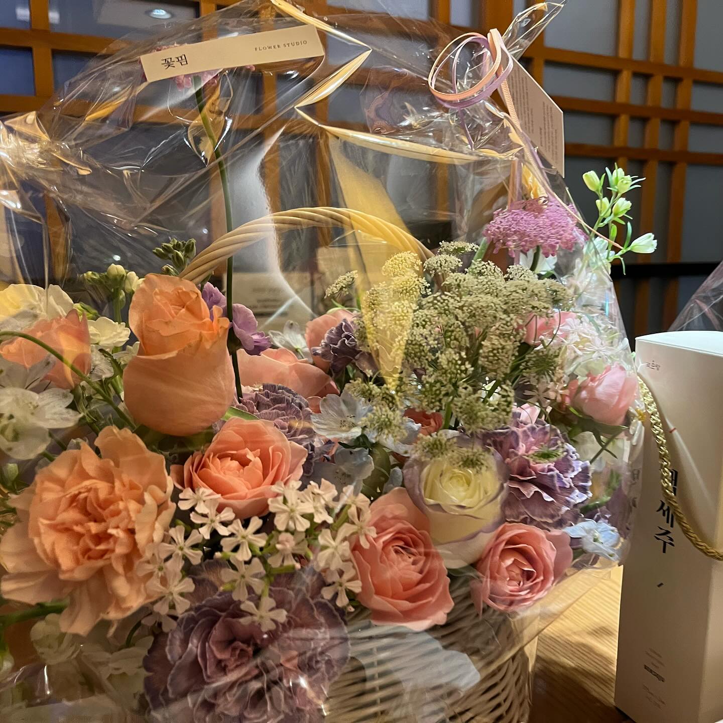 #협찬 상견례 선물로 꽃바구니 준비해가서
칭찬 듬뿍 받고 왔어요♥️

#부천 #꽃핌 사장님 친절함 최고
꽃바구니 예쁘게 만들어주세요✨