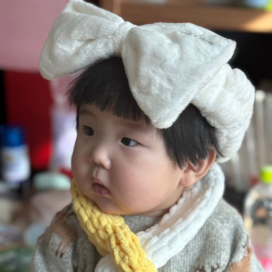 .
1월의 슈👶
이제 엄청 잘 웃어주고
웃을 때 보이는 치아는 치명적이고
볼살과 식탐은 여전하다.
저 귀엽나요?
