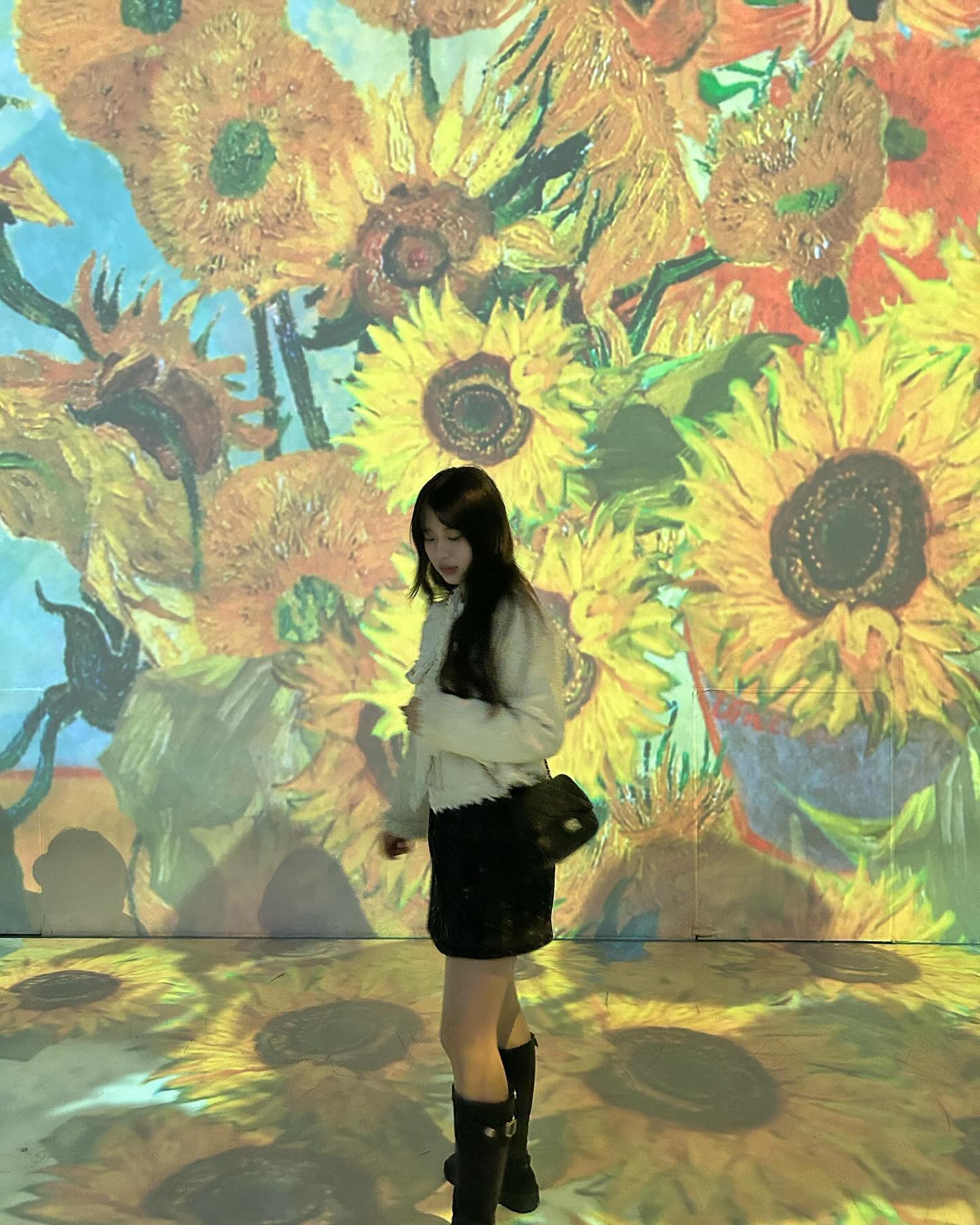 빈센트 반 고흐의 해바라기🌻

#전시회 #홍대 #04 #sunflower #서울 #서울전시회 
#일상 #데일리 #follow #디엠 #팔로우 #오오티디 #협찬 #좋아요 #ootd #셀피 #셀스타그램 #얼스타그램 #selfie #selca