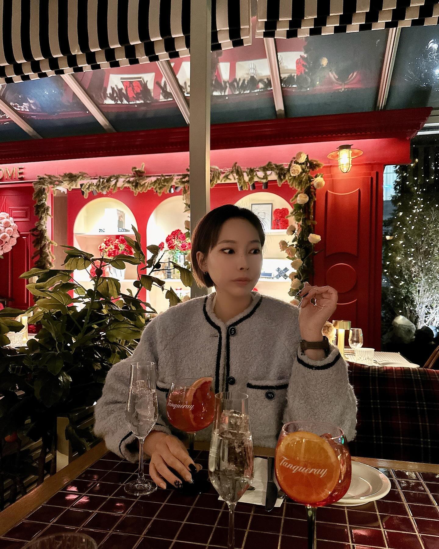 다음테마가 궁금해지는 곳 🎁

블루블루한 옷을 입으면 
덩달아 기분이 블루블루 💙

opening_sunshine 
#오프닝선샤인 #테라스룸