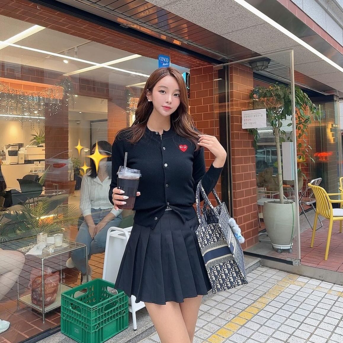 마감📌

곧 자정에 오픈하는 #꼼데가르송가디건 (여성용/남녀공용) 
사이즈 컬러 다 골랐죠??
소량이니까 오픈런 필수!

+참고로 
아크네 목도리도 소량 재입고됩니다!!💓🤫🤫

곧 2시간뒤 자정에 만나요

•s착용