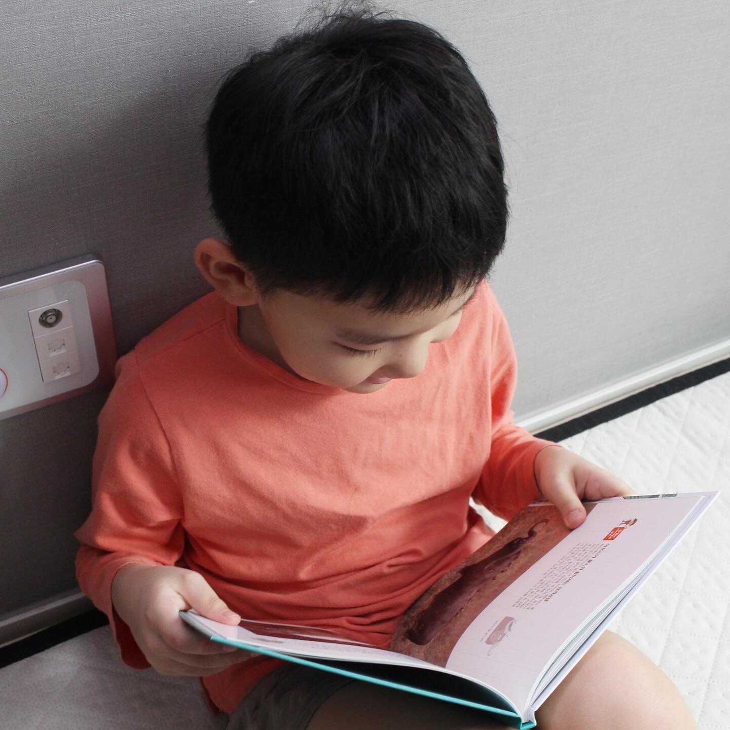 #도서제공
.
.
도입부의 핵심 만화, 동화 형식의 본문 
그리고 사진과 동영상으로 보는 
맛있는 사이언스 쿠키, 
마지막으로 예상문제 풀이까지~ 

아이들이 재밌게 읽으면서 
과학 개념을 반복적으로 익힐 수 있는 
#똑소리과학 인데요.

저희 아이도 매일 
똑소리 과학에 푹 빠져 있네요~

#황우 #황우똑소리과학 #과학전집추천 #초등과학 #초등전집추천 #책육아 #책추천 #도서추천 #초등교과연계도서 #겨울방학 #과학전집 #과학책 #과학동화 #초등필독 #초등과학필독서 #과학전집추천