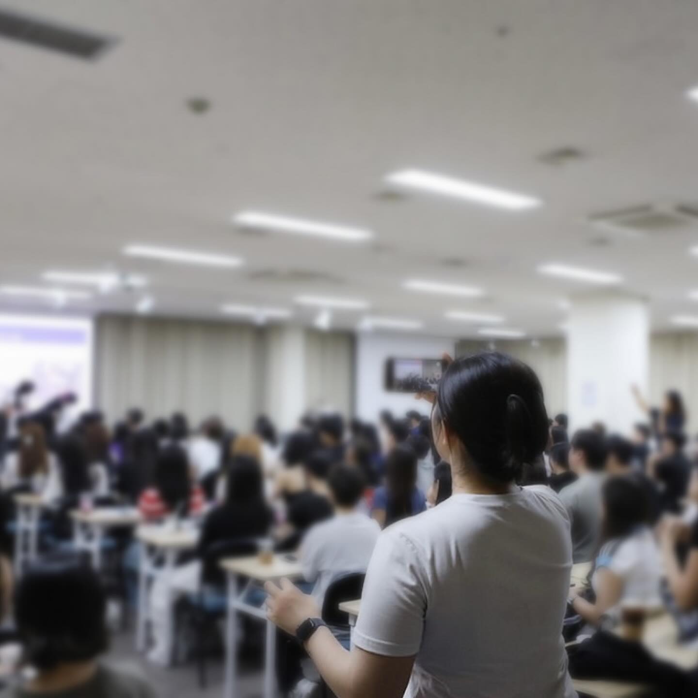 좋은 기회로 세미나에 다녀왔습니다 !

김효정 선수님의 힙 볼륨 운동 교육은
엉덩이 운동을 안 하던 나한테는 너무 어려웠다 ㅠ
그래도 힙에 관심이 많은 현대사회에서 .. 너무 필요했던 내용이였다!

설동일 박사님의 움직임 검사 교육은
진짜 너무너무너무 유익했다 ,,
어떻게 해야 할지 몰랐던 것들에 길을 알려주셨고
이유는 모르지만 혼자서 해왔던 것들에 이유를 알려주셨다
완전 실전 ..
다른 선생님들도 다들 극찬하셨다 ,, 진짜 최고 ...

그리고 물리치료사인 남자친구한테 2차로 1:1로 배우기 ..
내 남자친구 짱 ..