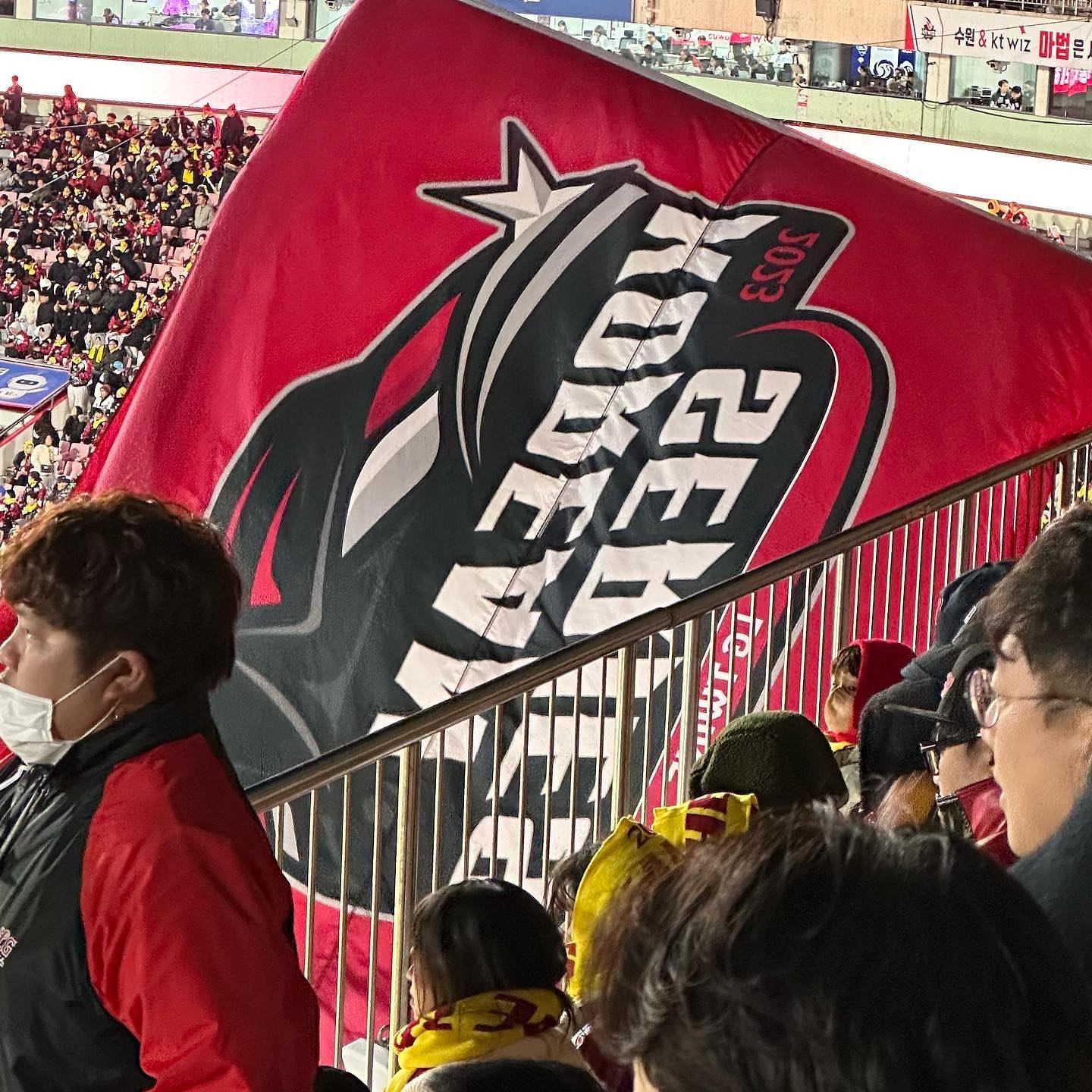 29년만의 통합우승🏆
장하다 무적엘지🫶🏻
엘지팬 10년차만에 드디어 우승을 봅니다🥹