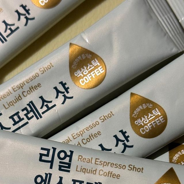 🏠👨🏻‍🍳아그요리 on Instagram: "#광고 🇰🇷한국맥널티 (액상)리얼에스프레소샷☕️ 💁🏻‍♂️오늘은 감사하게도 커피전문기업 ‘한국맥널티’에서 출시한 액상스틱커피 형태의 ‘