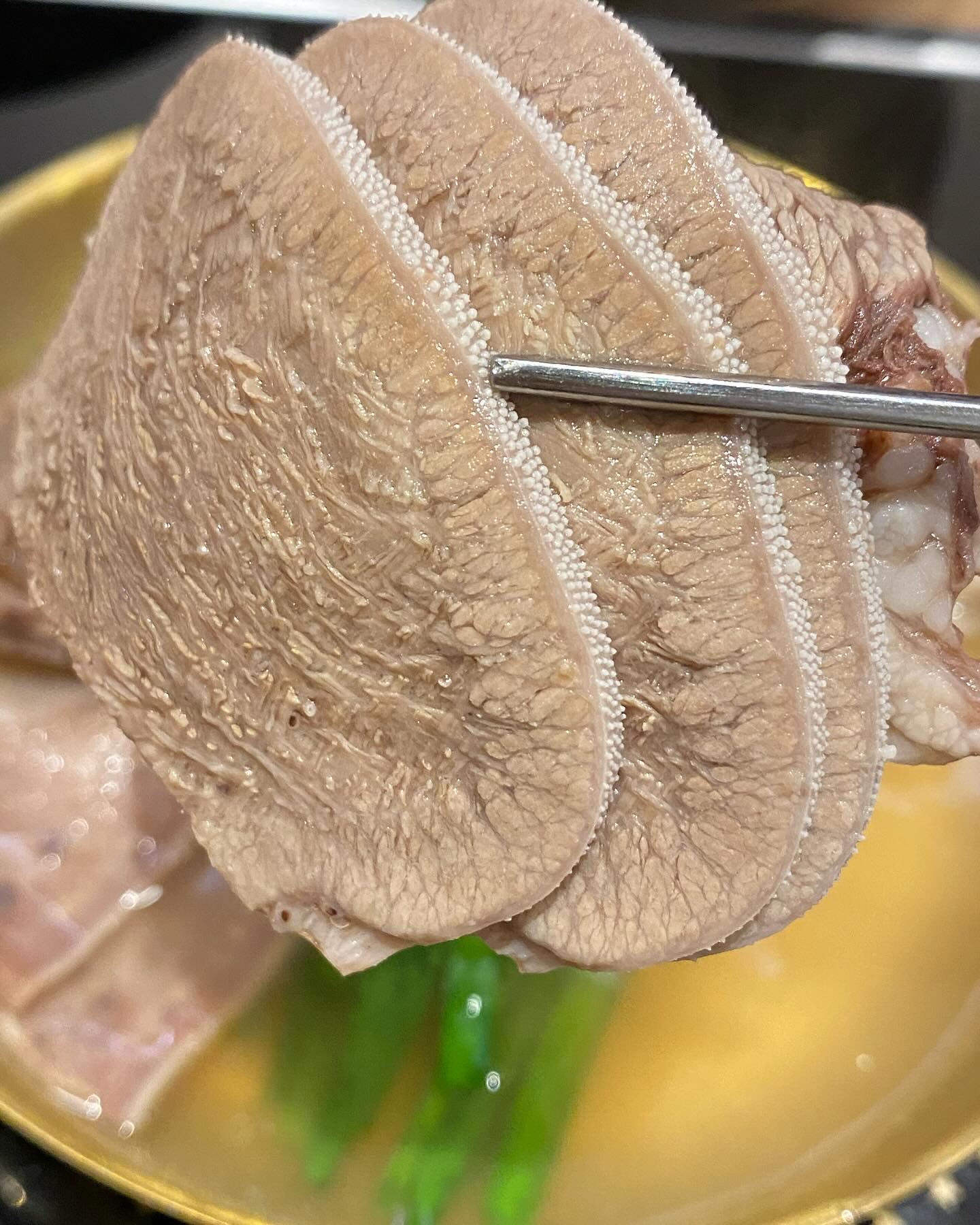 풍자도 인정한 밥 세공기는 먹게 되는 구로 국밥 맛집

📌금성관나주곰탕 구로직영점
디지털로32길 92 1층 102호

유튜브 풍자 또간집 구로디지털단지편에 출연한 금성관나주곰탕에 다녀왔습니다

평일 11시부터 5시 사이에 방문하면 동동주가 무료로 무한리필인 파격적인 이벤트를 진행 중인 곳인데요

거기에 밥도 무한이고 국밥 맛도 깊고 맛있는 귀한 맛집입니다

세트로 주문하면 나오는 수육도 정말 별미라서 둘이서 방문할 분들은 꼭 한 분은 세트 시켜서 수육도 맛보시길

#구로맛집 #구디맛집 #풍자 #풍자또간집 #또간집 #또간집맛집 #구디단 #구디단맛집 #국밥맛집 #금성관 #금성관나주곰탕