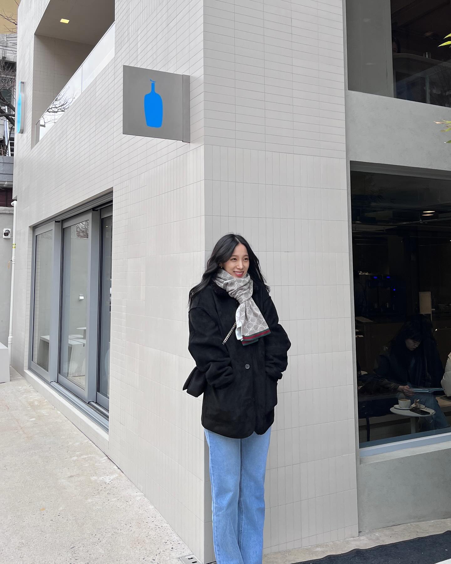 3월에 얼어죽을 뻔 했지 뭐야?☃️

🏷️ 
 Andneeds / Reversible shearling jacket / Black / S
 Rolarola / Stright Denim Pants / Light Blue / S
 Gucci / GG Pattern Wool Muffler
