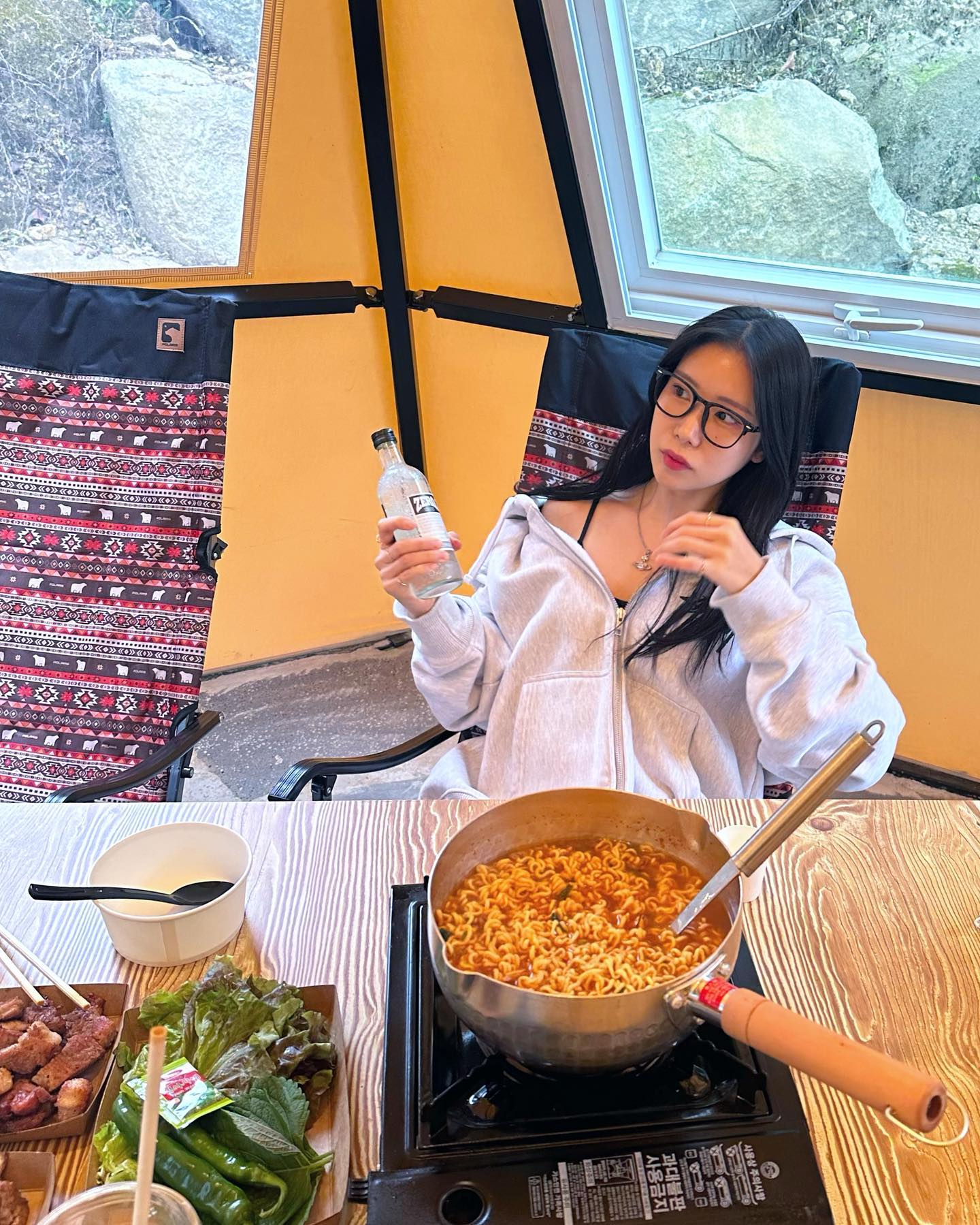 몸만 가면 되는 캠핑 #대구글램핑 #팔꽁이 💗
공기 좋고 고기 좋으면 술이 술술.. 🧚🏻‍♀️
다양한 주류는 물론 샤인머스캣도 파는 캠핑 최고..🍻
친절한 사장님과 예쁜 산책로는 덤..!

-대구 군위군 부계면 한티로 1570-2, 팔꽁이
-010-5694-8032 ,네이버 예약 필수 ‼️
-전용 주차장 약 80대 주차가능,강아지동반 가능,외부음식 반입 금지(케이크,이유식 제외)

#협찬 #대구캠프닉 #대구캠핑장 #대구당일캠핑 #대구핫플 #팔공산맛집 #팔공산캠핑 #대구근교캠핑 #대구가볼만한곳 #대구술집추천 #대구고깃집추천
