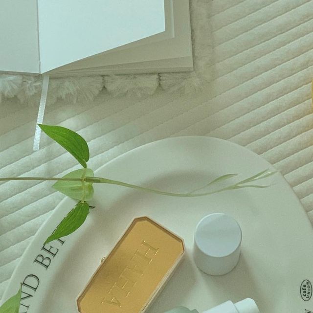 서하우스 ; Seohouse on Instagram: "#제품제공 아름다운 세상을 만드는 비건인증💛 착한뷰티 피부에 쉼을 주는 모든 순간에, AIPPO✨ 데일리 스킨딥 인텐시브 세럼 바이 싹🌿 쫀쫀하면서도 촉촉한