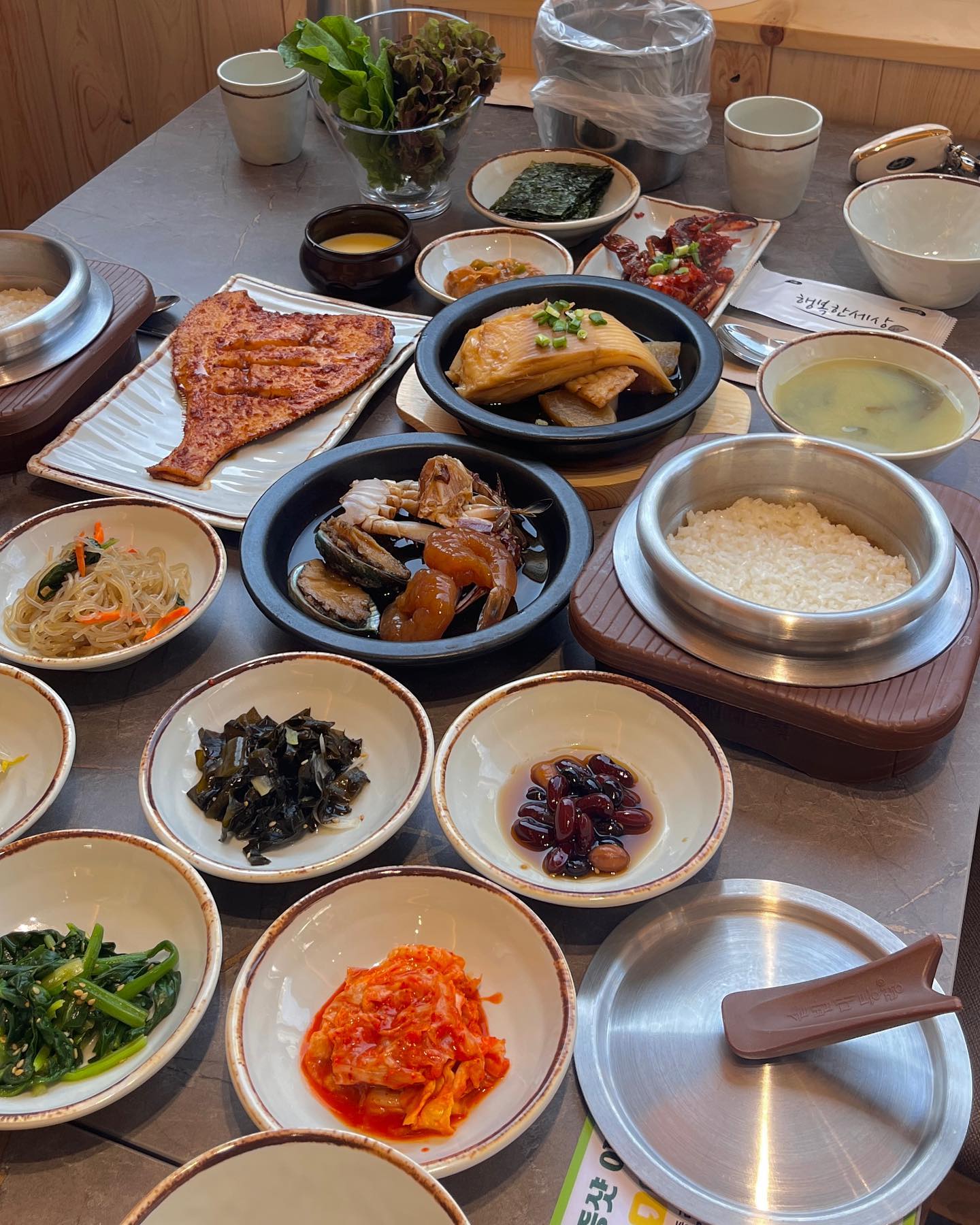 부산 정관 1인 기준 15,000원 정식 가성비 맛집‼️
솥밥 정식이 맛있는 푸짐한 한정식집,,😋

📍상호:황금정원
📍영업:11:00~21:00(라스트오더 20:00 매주 월요일 휴무)
📍주소:부산광역시 기장군 정관읍 방곡 5로 22 1층

✅ 자세한 리뷰는 블로그 참고해 주세요! :D