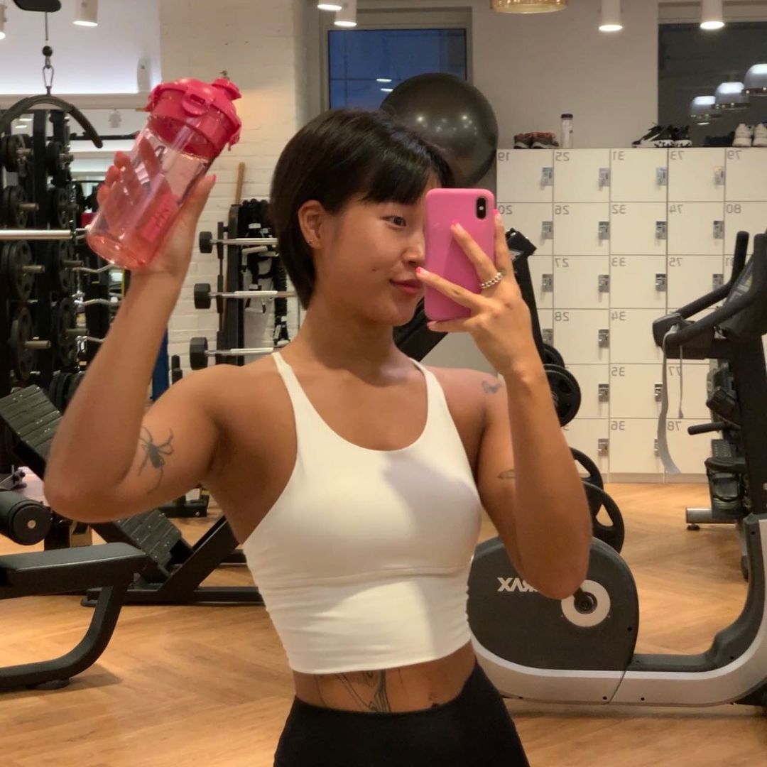 은비 on Instagram: “#광고 핑크템 하나 더 늘었다💖 락앤락에서 나온거라 열고 닫기 너무 편하네 나이수〰️”