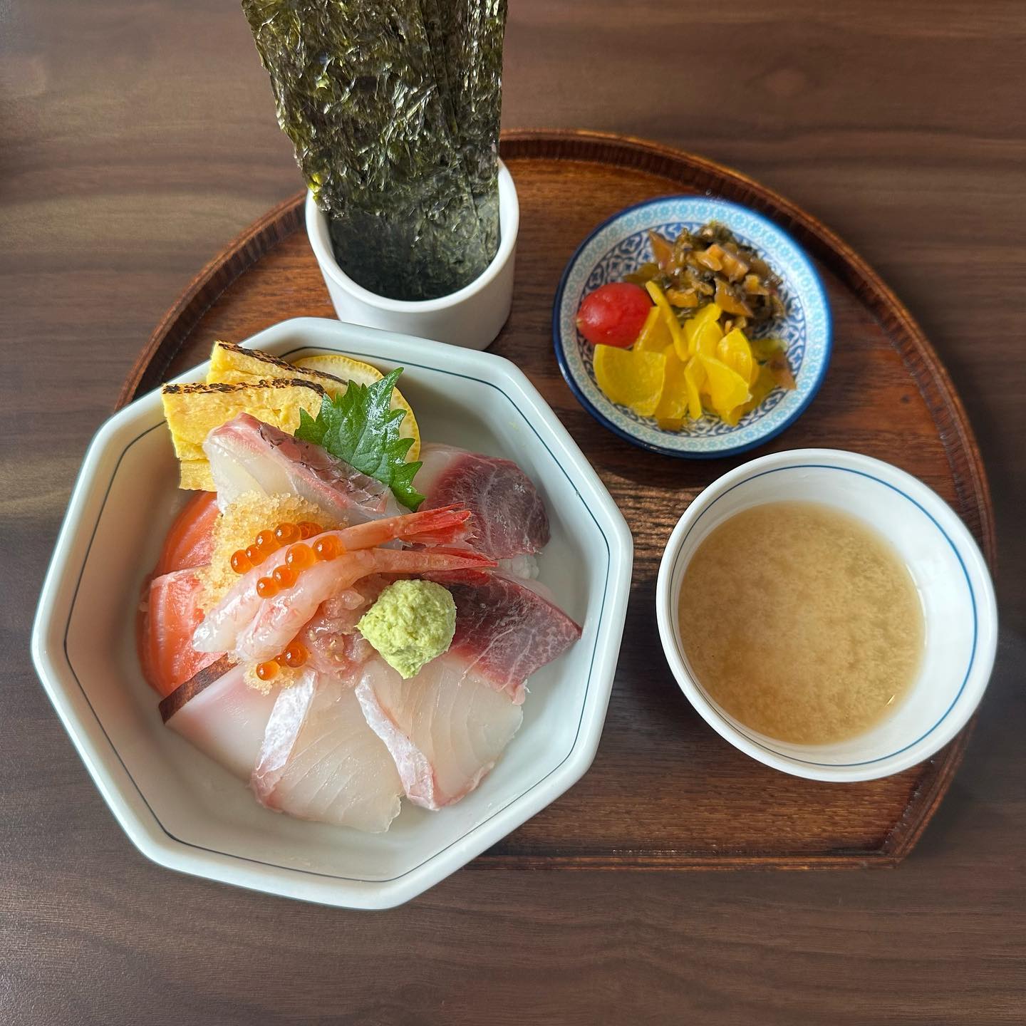가산디지털단지 맛집 
#민소푸

카이센동이 15,000원으로
가격도 괜찮고 완젼 맛있어요!!

들기름 연어알소바는 꼭 시켜야😭

자꾸 생각나는 맛으로 이거 먹으러 또 가고싶을 정도예요❤️

점심에 웨이팅이 있지만
기다려서 먹을 가치가 있는 식당이에요