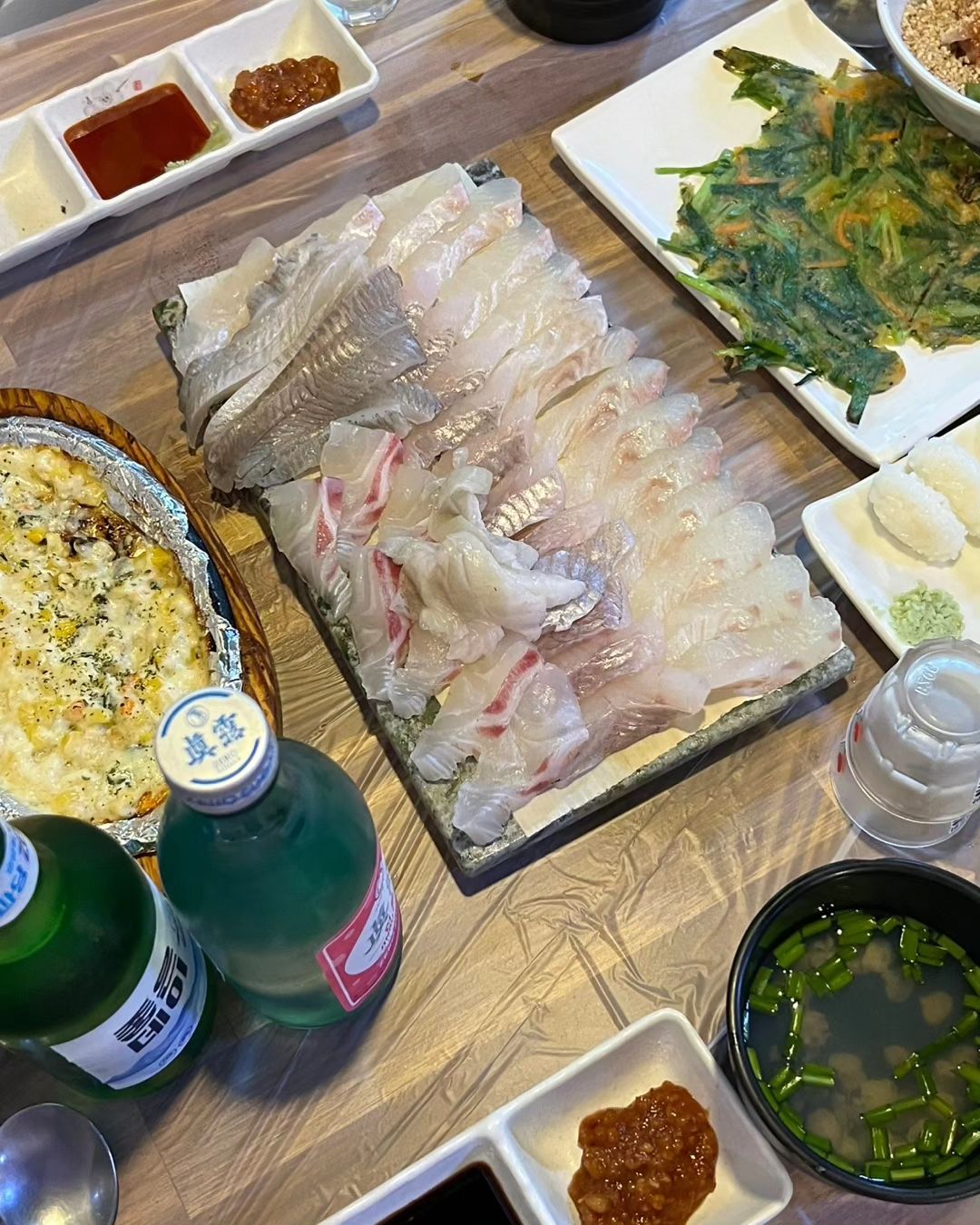 술 취해서 상반기 릴스 정산찍다가ㅋㅋ
잔 몇개 깨먹은듯.. (절레절레)
.
.
너희랑 힐링캠프🩷조아써 읏차~~