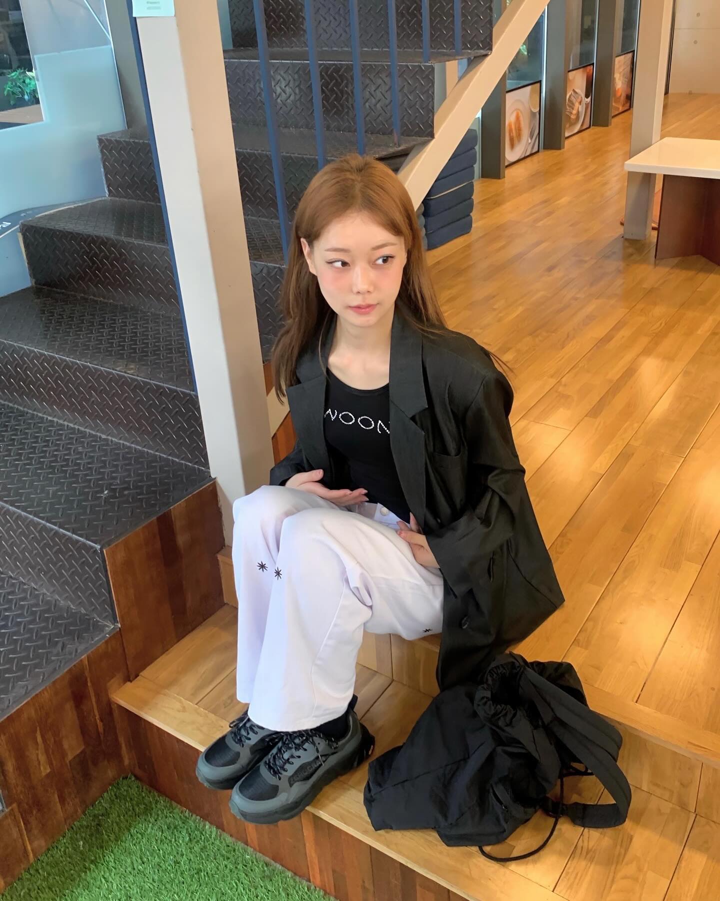 #광고 laurant.official

플라워 자수 패턴이 넘 귀여운 #로랑 팬츠 🖤🤍
포인트 주기 좋은 바지는 정말 오랜만ꯁ