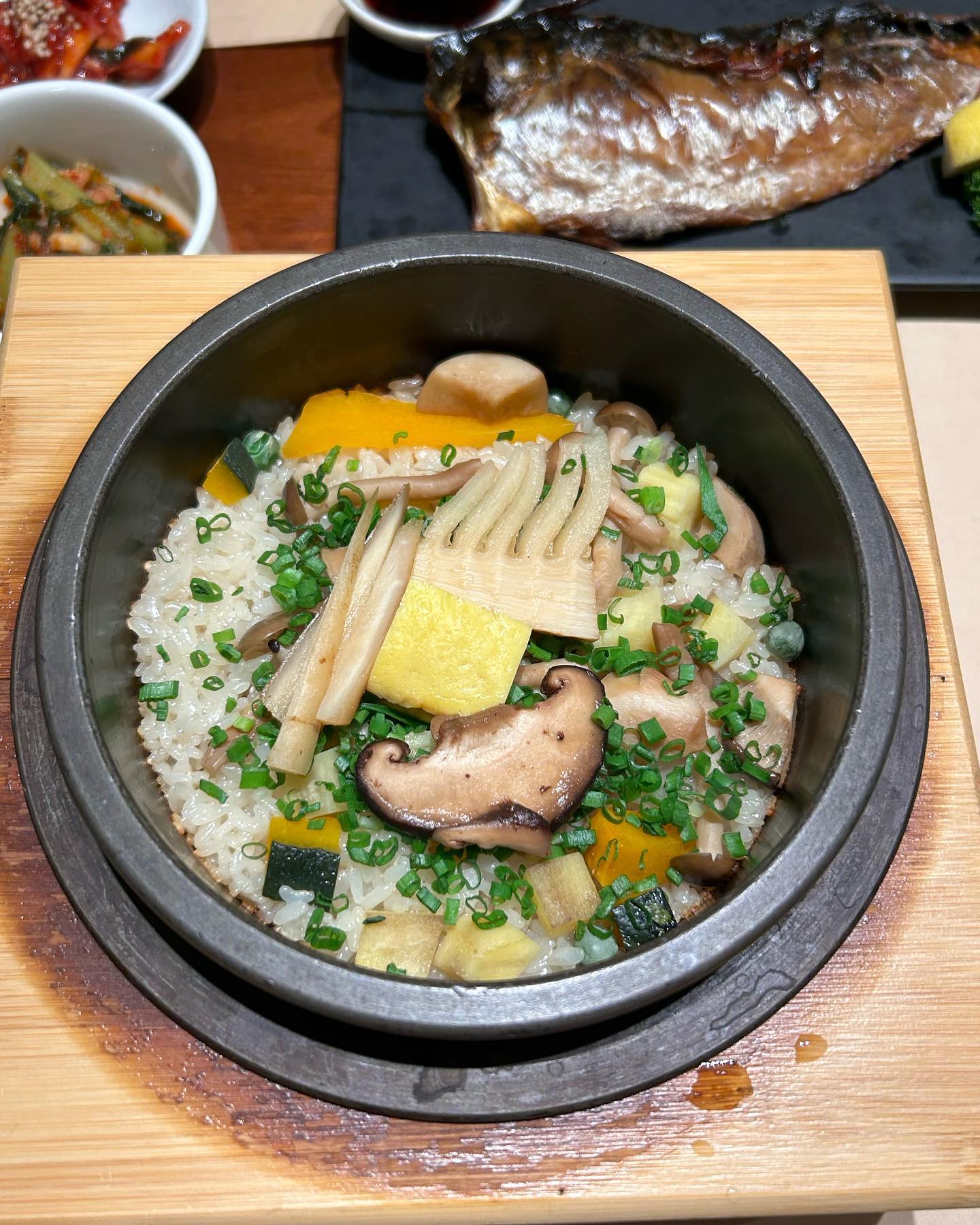 #잠실 #소피텔 #도꼭지 
.
잠실에서 건강하고❕깔끔하고❕맛있는 솥밥 먹고싶다면 소피텔로❕❕
버터도 이즈니버터라 더 맛있는건 기분탓인강ㅎ.ㅎ

#잠실 #잠실맛집 #잠실솥밥 #소피텔 #소피텔서울 #소피텔잠실 #소피텔맛집추천 #솥밥 #솥밥정식 #솥밥맛집추천 #한식맛집 #먹팔 #먹스타맞팔 #먹스타 #먹스타그램맞팔 #먹스타스램 #먹팔맞팔