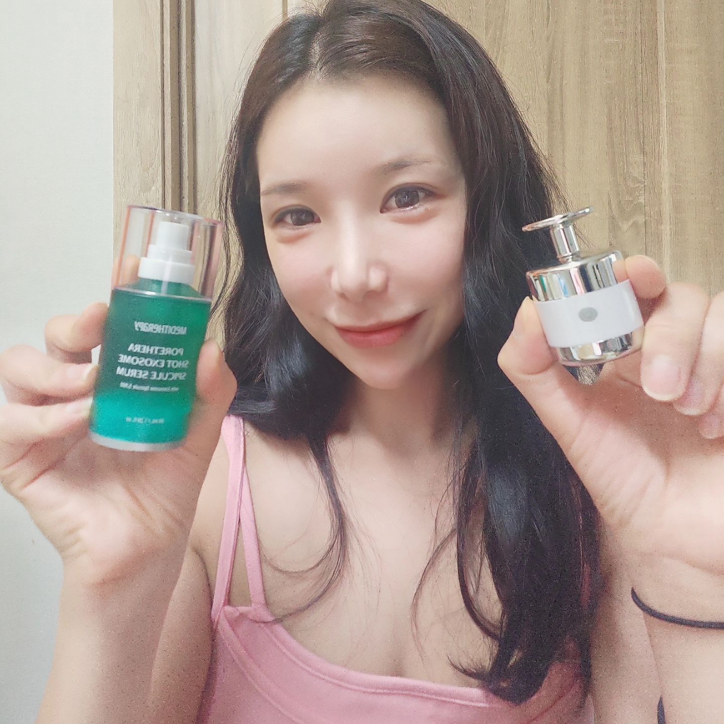 #광고 #제품제공 
🏷[메디테라피]포쎄라 샷 엑소좀 스피큘세럼&미니마이저
나이들수록 넓어지는 모공...ㅜㅜ
모공에 화장끼이고 모공제품의 실패했던 1인으로서 정말 강추하는 #포쎄라샷엑소좀스피큘세럼 

메디테라피 포쎄라 세럼은 순도 100% 엑소좀 스피큘로 함유로 1차 모공을 조여주고 2차로 미니마이저의 모공 중주파로 2차 모공을 조여주면서 제대로 된 타이트닝 효과를 줘서 1회사용으로도 모공이 작아진걸 느낄수있어요!!!!(임상시험완료)

바르면서도 모공이 축소되는구나를 느낄수있고, 미니마이저로 관리후 물광먹은 피부 보이시져?!

평상시에도 찐으로 애정하는 메디테라피 포쎄라 샷 엑소좀 스피큘세럼으로 이제 모공관리 날려버리자구요👍

meditherapy.co.kr 

#포쎄라 #메디테라피 #모공관리 #스피큘 #디바이스 #홈케어 #싱글즈 #인품사 #모공케어