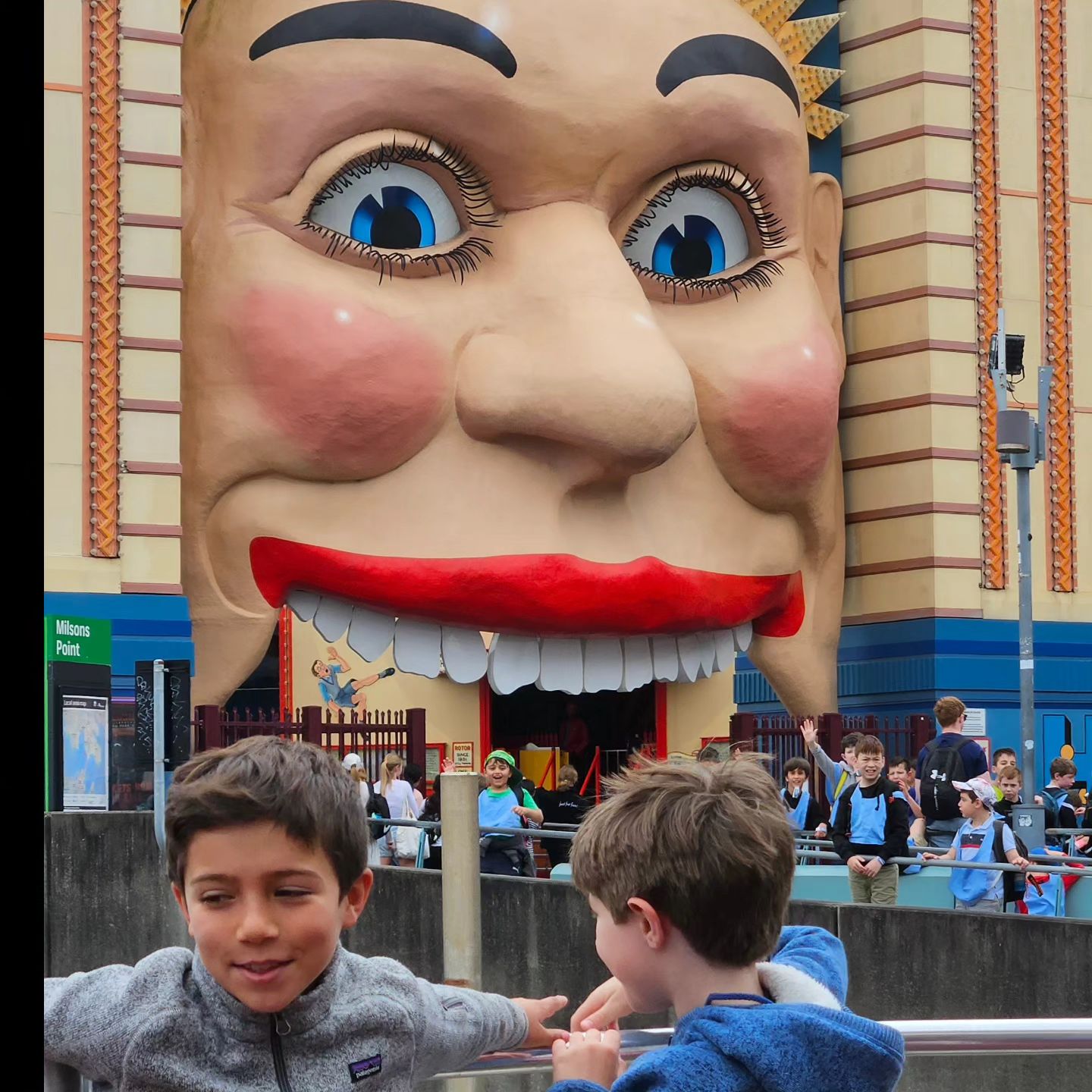 🎡🕺🪿🎻 ⛵️ = 🌞