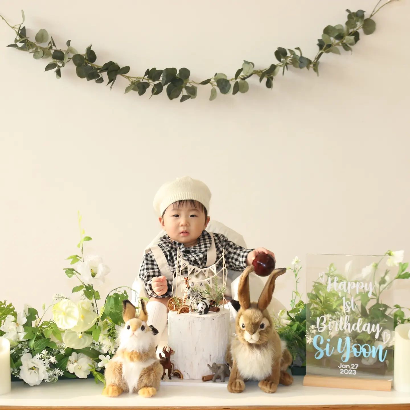 시윤이 첫번째 생일맞이 셀프촬영

#시윤이의첫생일 #벌써1년 #돌잔치사진준비
#아빠는촬영기사 #엄마는코디네이터 #아기는귀여운모델
#2시간동안잘버텨준시윤이고마워 #모델체질박시윤