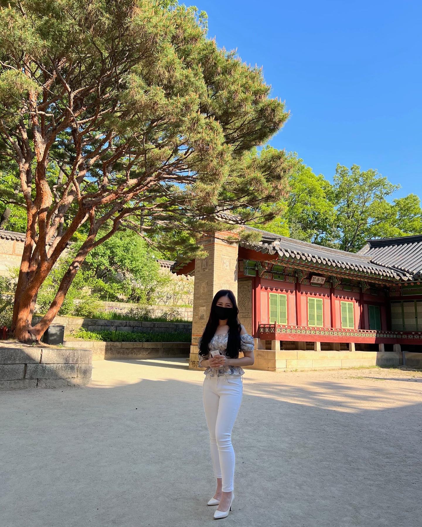마스크 해제 전 시절 🐣 
생각보다 이 때 별로 안 말랐다 다이어트 해야하는데 말입죠..