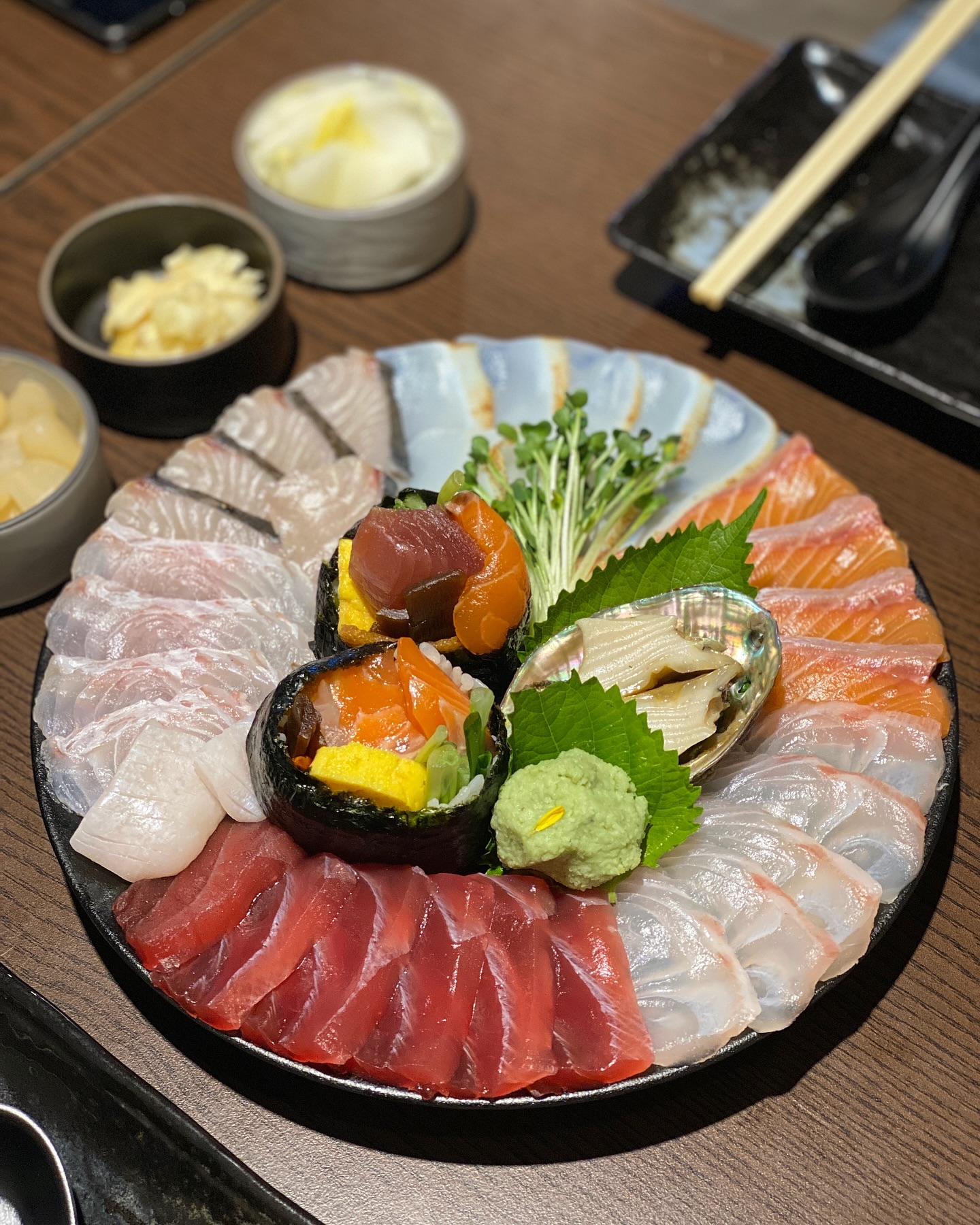 #협찬

1도씨에서 36시간 이상 숙성한 횟집🐠 “숙성회136”

숙성회라 그런지 식감이 너-무 부드럽고 맛도 엄지척👍🏻
플레이팅도 완전 취향저격🫰🏻
모듬 숙성회 참돔, 광어, 연어, 참치 아카미, 한치 등
부위별로 하나하나 설명해주심🥹

숙성 후 감칠맛이 장난아닌 광어,
자연스러운 단맛이 훅 올라오는 참돔,
씹을때마다 고소한 풍미 한치 타다끼,
사각사각 기름진 연어까지🫶🏻

거기다 다양한 주류와 숙성회와의 페어링 말해모해😝

샤로수길에서 연인, 친구들과 함께 숙성회136에서 합리적인 가격에 숙성회를 즐기고 싶다면 바로 요기 -> #숙성회136

#일상 #데일리 #ootd #dm #f4f #potd #selfie #follow #like #맞팔 #핫플 #숙성회136서울대입구본점 #샤로수길맛집 #샤로수길일식 #샤로수길숙성회 #서울대입구숙성회 #서울대입구횟집 #샤로수길횟집 #서울대입구맛집 #샤로수길이자카야 #서울대입구이자카야 #샤로수길봉초밥 #데이트 #맛집