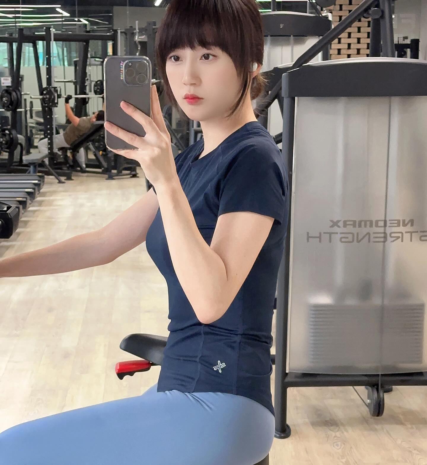 오랜만이죠?😂 반겨주셔서 감사하빈다!☺️
족저근막염으로 중량도 당분간 패스, 런닝도 패스…
상체와 자전거만 타고있어요.🥲
인스타라도 해야 꾸준히 할 것 같아서
당분간 #운동인증 부지런히 올려보기로…🥲

#오운완 #유산소 😭