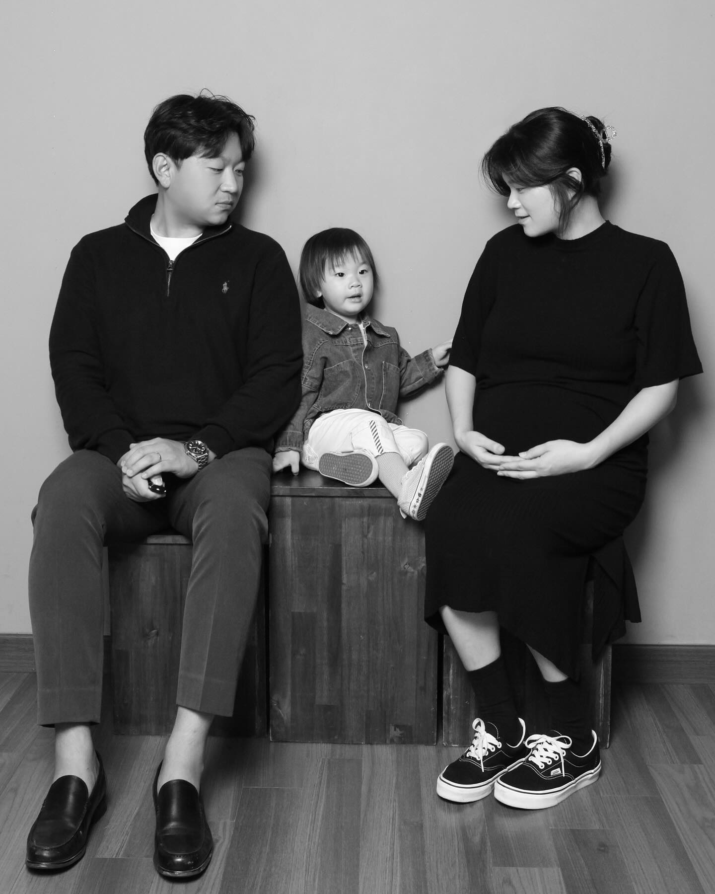 #흑백사진 

마지막으로 남겨보는
만삭사진🤰🏻

다음사진은 둥이까지
다섯가족이서 찍는걸로👩‍👧👨‍👦‍👦

#만삭사진 #만삭촬영 #만삭임산부 
#다섯식구👨🏻👩🏻👦🏻👦🏻👶🏻 #다둥이네