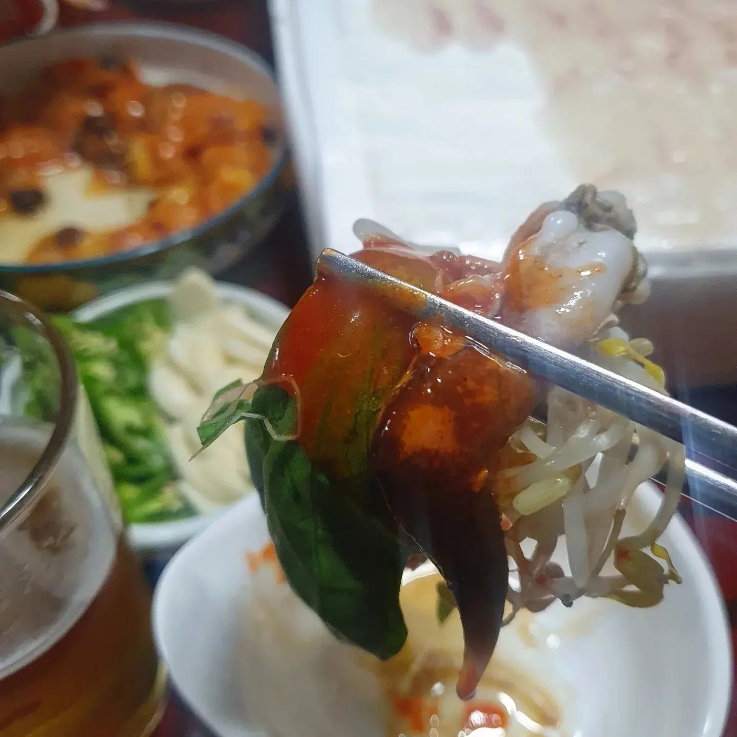소화는 고스톱으로👊👊제가 쓰리고 많이했어요😁
아빠 생신이셔서 친정가서 맛나게 먹어찌요~생신초는 76개 못꽂아서 몇개만~ 해삼에 회에 푸짐~!!
애들은  해산물 잘 안먹으니 치킨 피자 시켜주고
안주가 남아서 진짜 배터지게 먹었답니당 

#생신#술상#파티#새조개#회#수육#라면#치킨#피자#먹방#넘맛있다#잘먹었습니다❤️